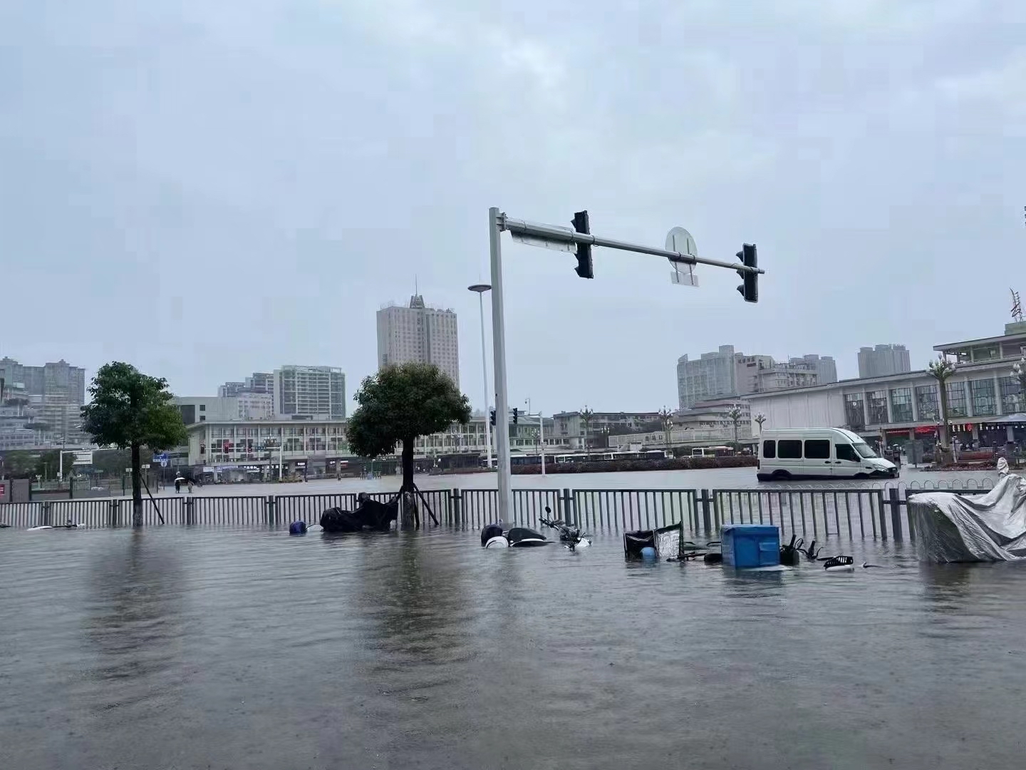 梦到下大雨积水很深（梦到下大雨积水很深差点淹了房子） 梦到下大雨积水很深（梦到下大雨积水很深差点淹了房子） 卜算大全