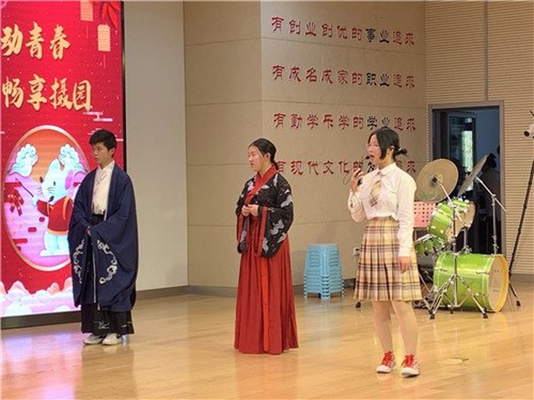 南京市摄山中学的汤紫妍同学 在2020元旦晚会上为哪吒配音