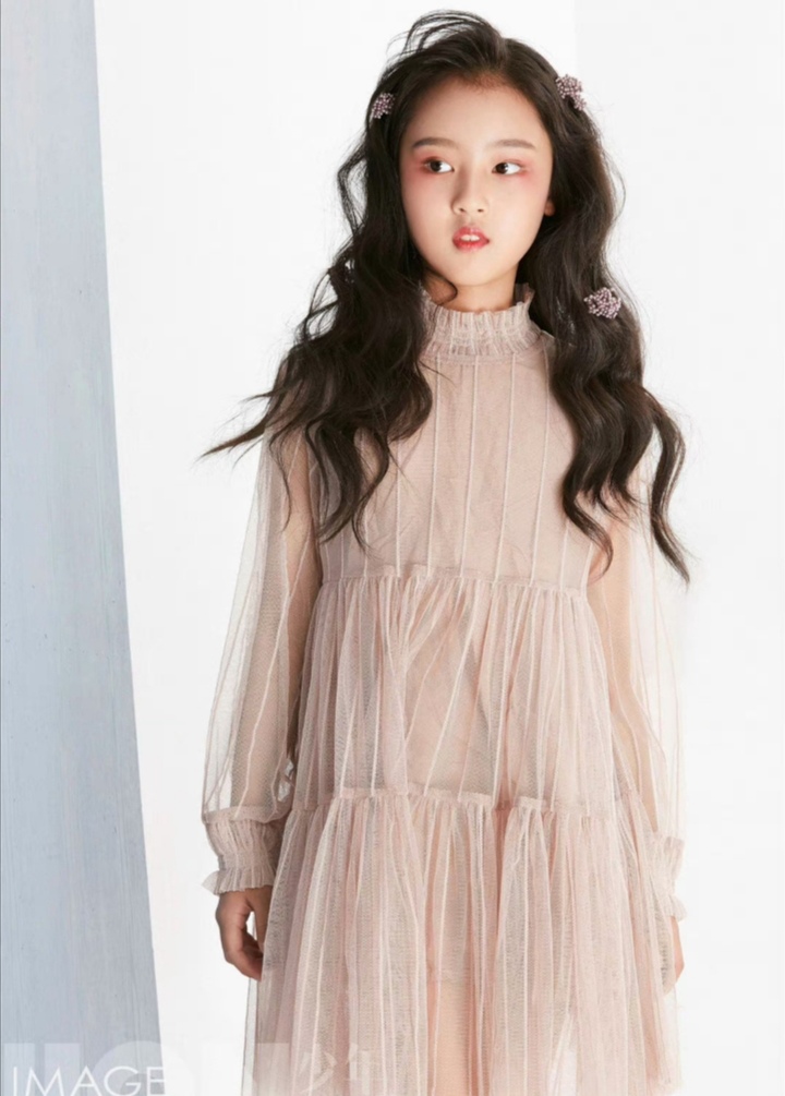 小演员# #童星张婉儿# 分享一组婉儿的艺术照