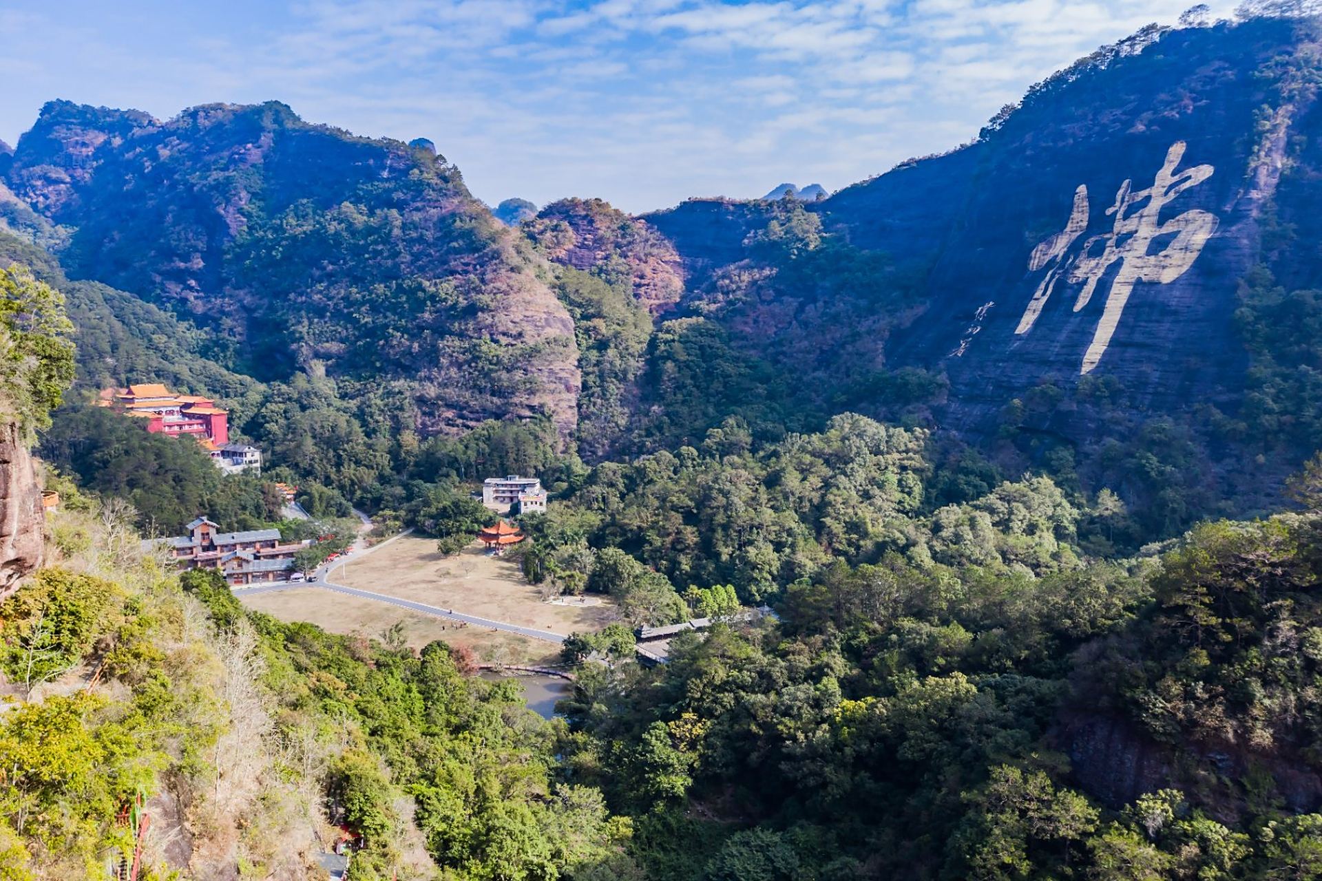 广西容县有座山叫都峤山,旅行家祖师爷徐霞客曾到此一游,今天我追随