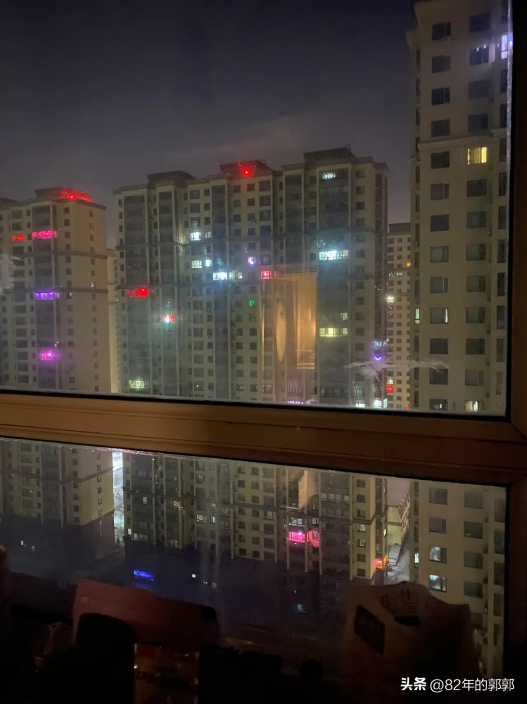 夜晚窗外漆黑图片真实天亮了室内图片夜晚卧室窗外图片凌晨屋内图片