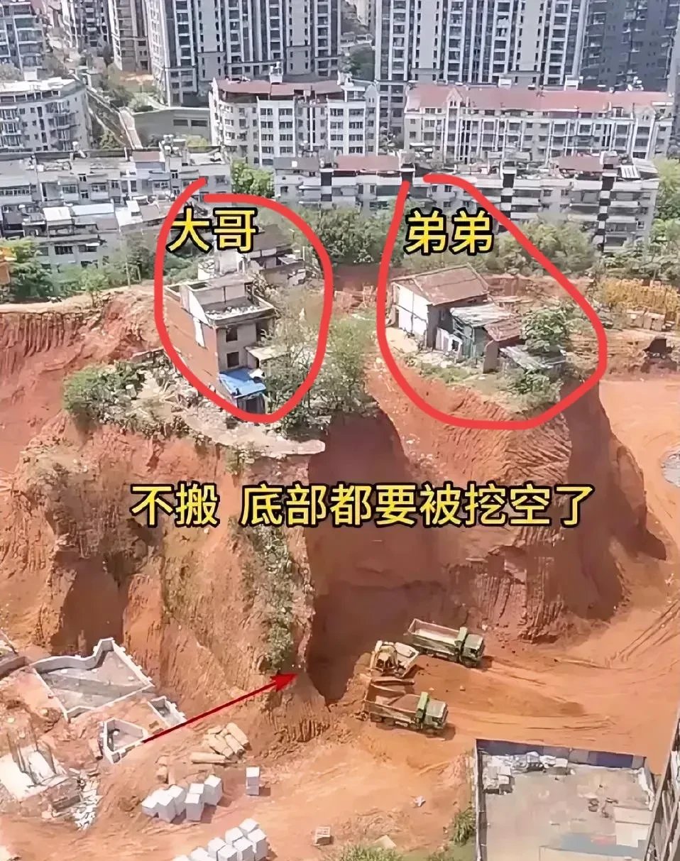 房子屹立不倒,挖掘机无可奈何,可一到
