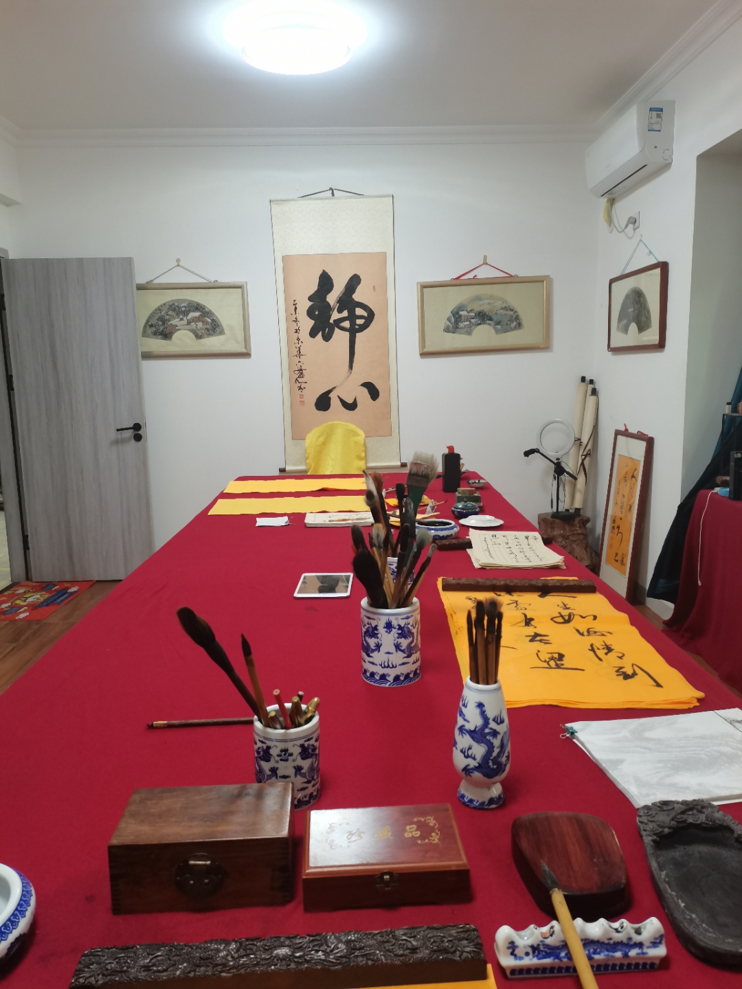 寒雨连江夜入吴,平明送客楚山孤. 洛阳亲友如相问,一片冰心在玉壶