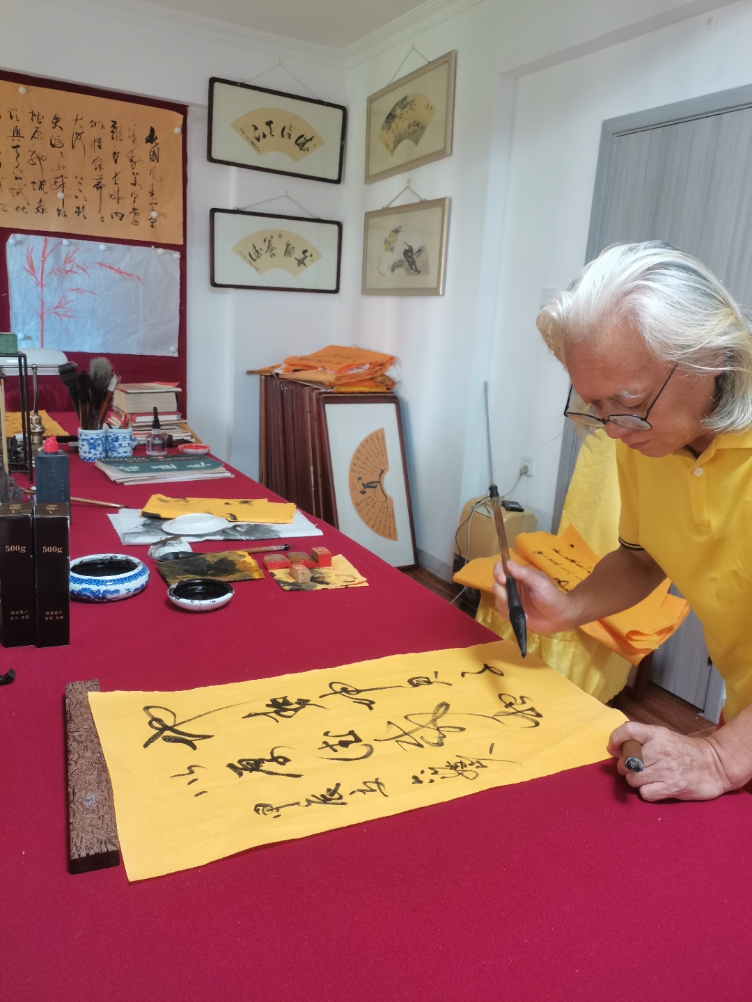 天行健,君子以自强不息.地势坤君子以厚德载物