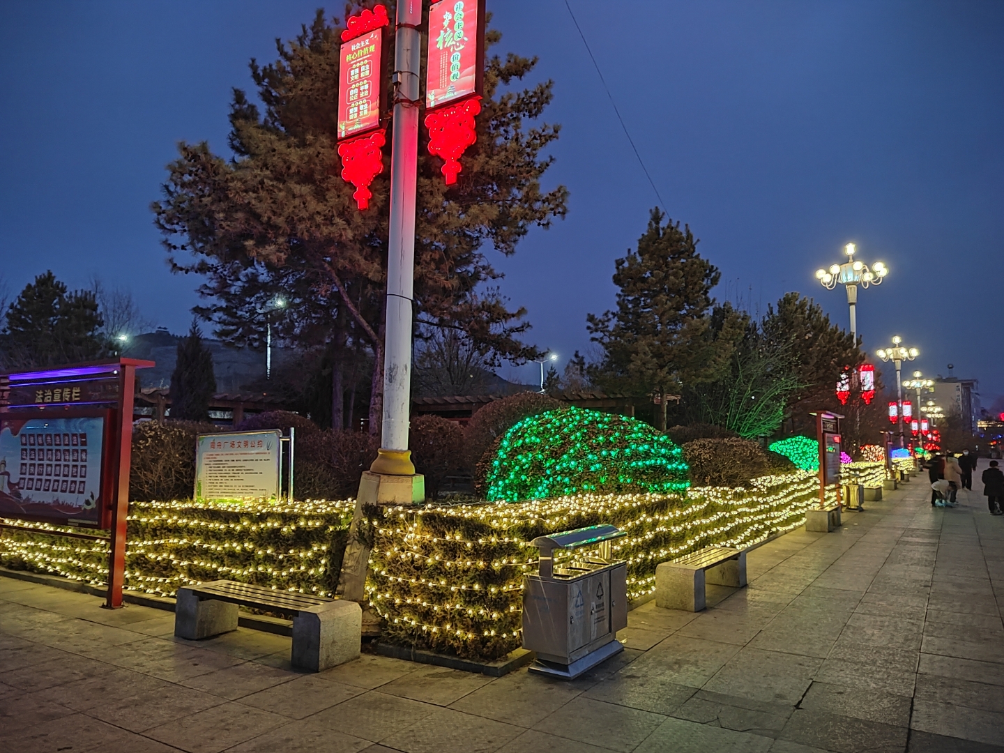朔风吹尽旧年愁,却笑心间寂寞稠