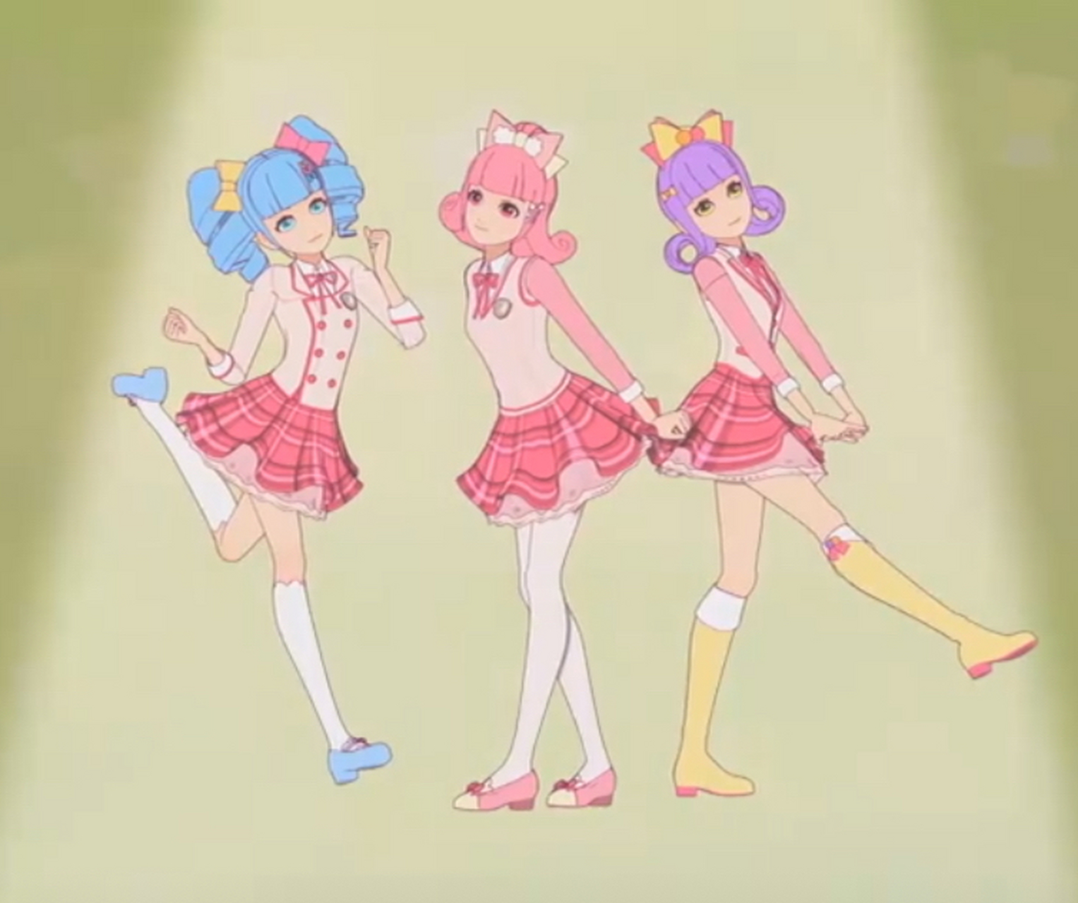 这是菲梦少女的组合:紫色皇后,多乐斯,马卡龙,美乐蒂.