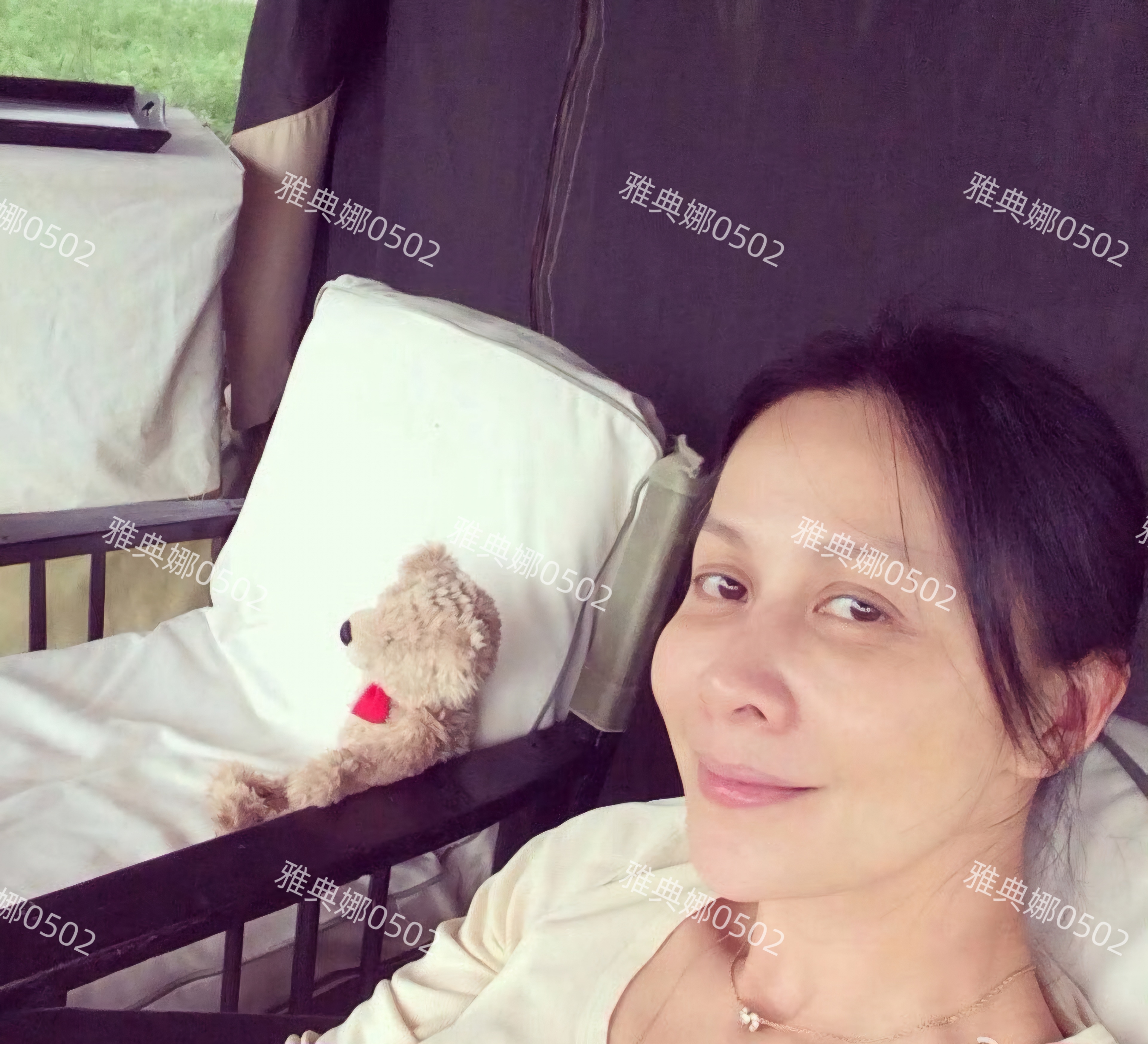 刘嘉玲自己的社交账号天天发晒素颜照,59岁的她热爱运动非常自律,快60