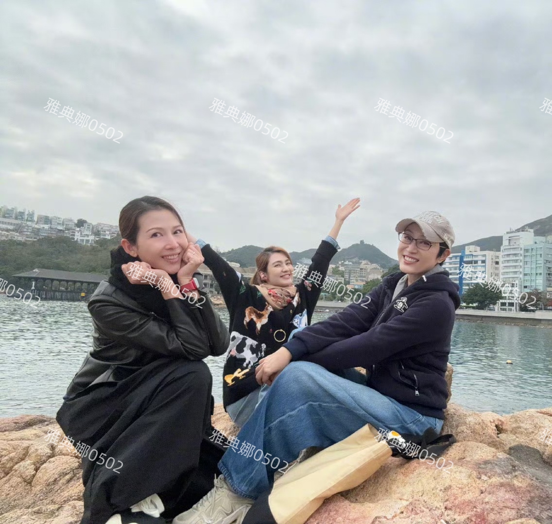 蔡少芬晒与好友洪欣陈法蓉在香港赤柱海难游玩的照片