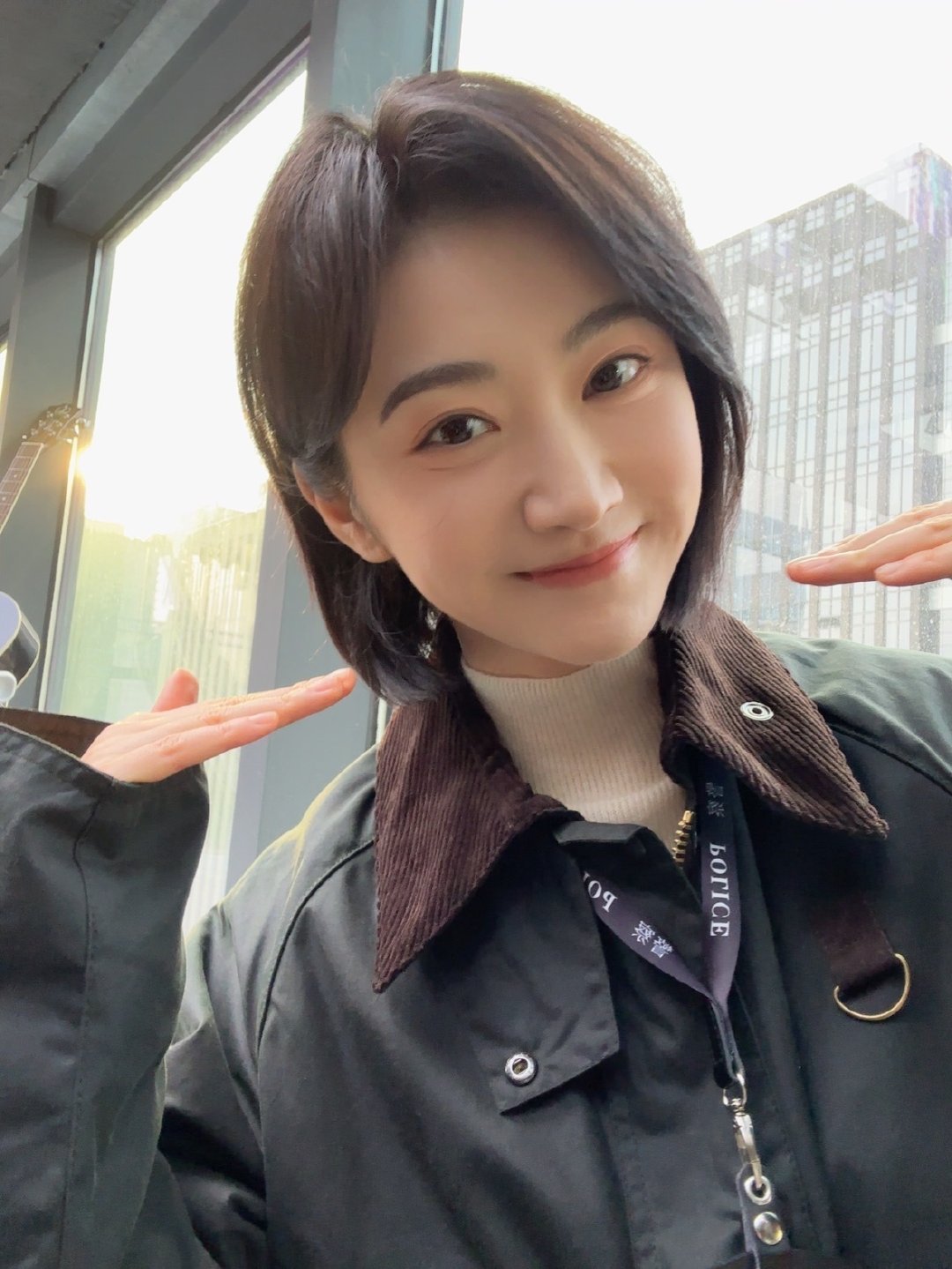 向春天出发# 短发景甜,利落干练,圆脸大眼睛白皮肤 人如其名又美犹痧
