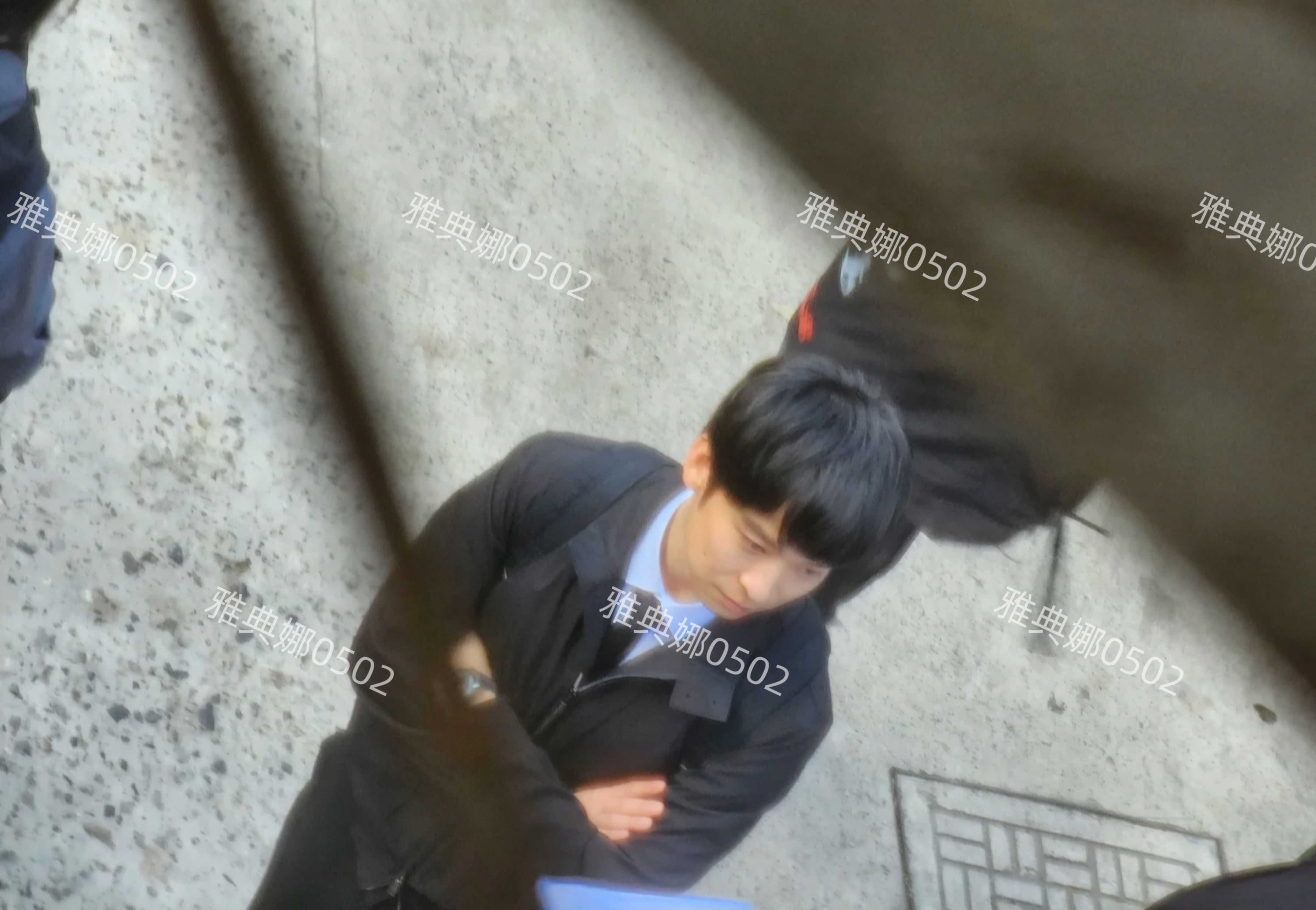 跟比她小11岁的董子健拍戏也毫无压力,真人年轻漂亮有气质.