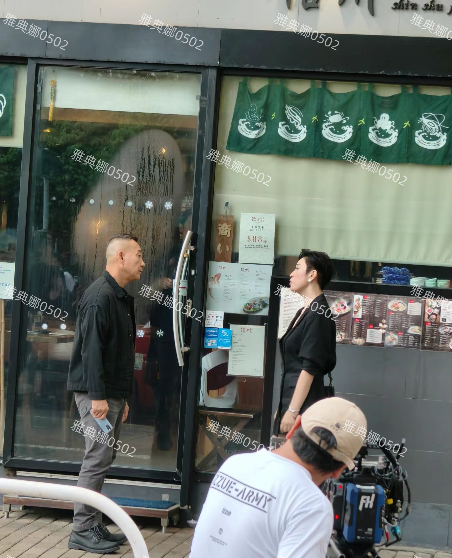 陈法蓉和林保怡年纪只差两岁,但两人的状态差太多了,57岁的陈法蓉一头