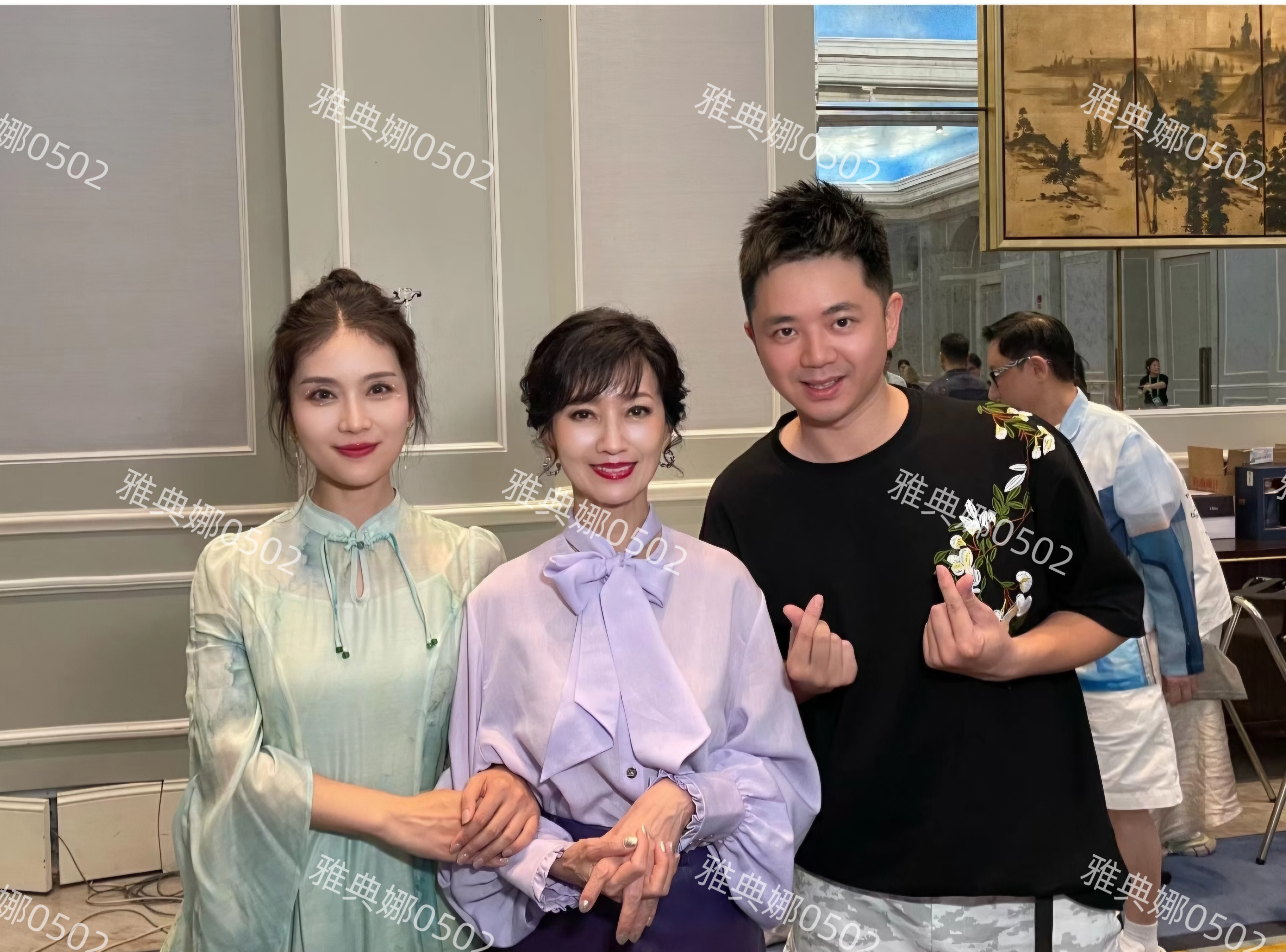 白娘子许仙小青时隔30年再聚首,勾起来多少人的童年美好回忆?