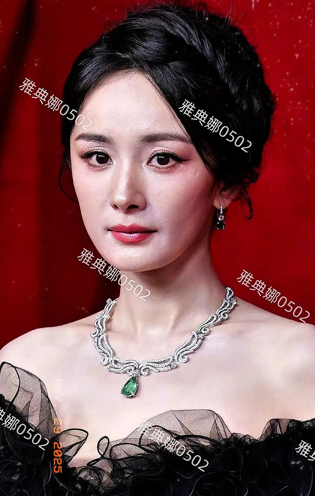 难怪杨幂会躲镜头,她现在这个状态年龄感实在太重太疲惫了,这种大头照