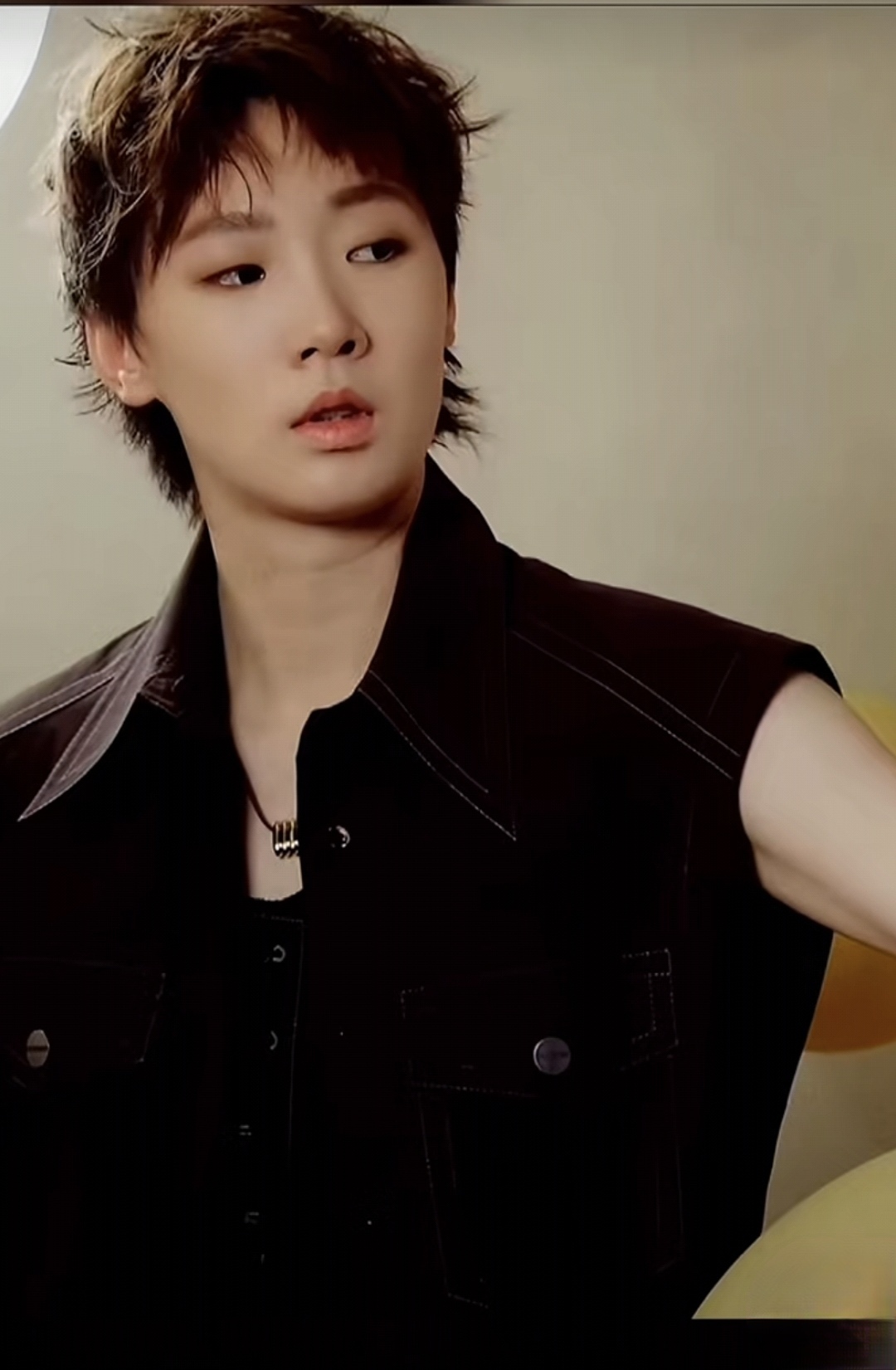 捕捉到一枚酷酷的鳗鱼,这造型,这眼神,时尚靓丽"范儿"!