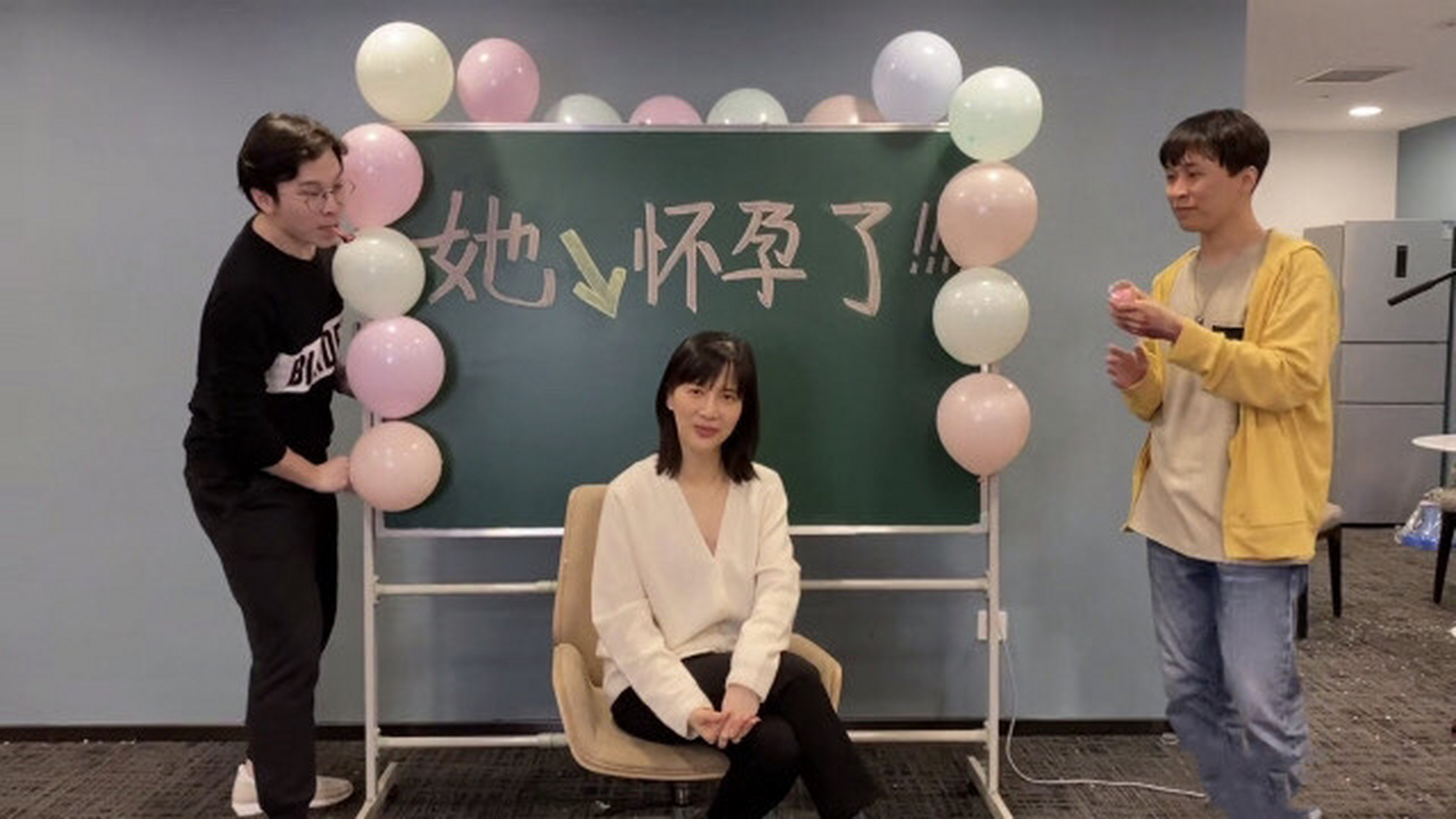 papi酱怀孕 恭喜我方pa老师喜提小小pa.