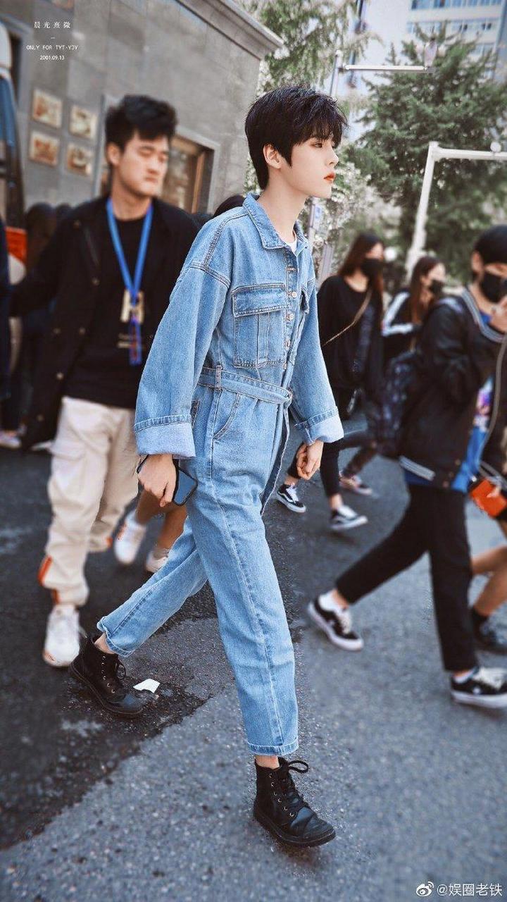 "再见,时代峰峻——姚景元" "你好,上海吉水——姚斌" 希望你在新公司