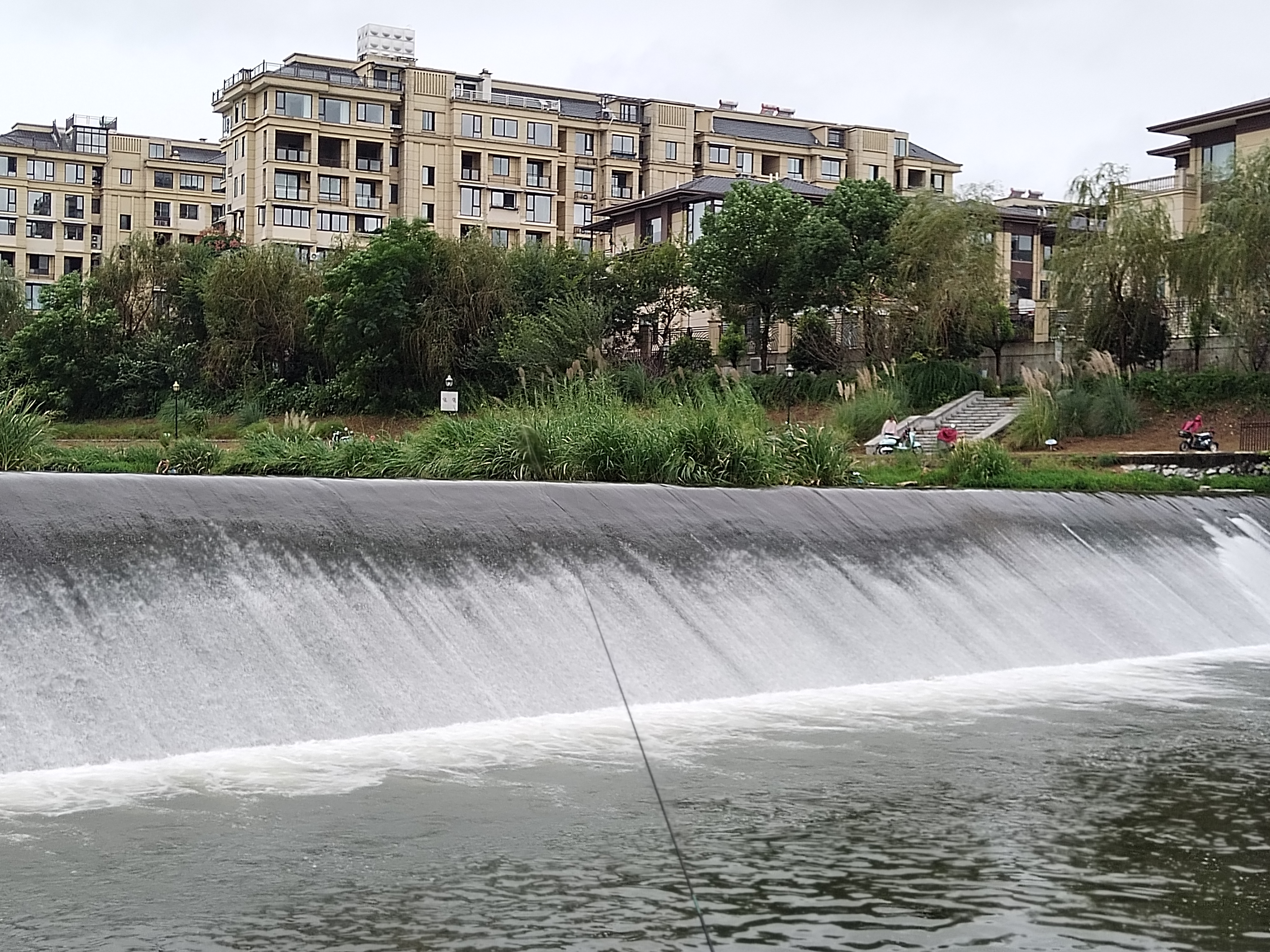 今天去了滚水坝,心情格外愉悦.