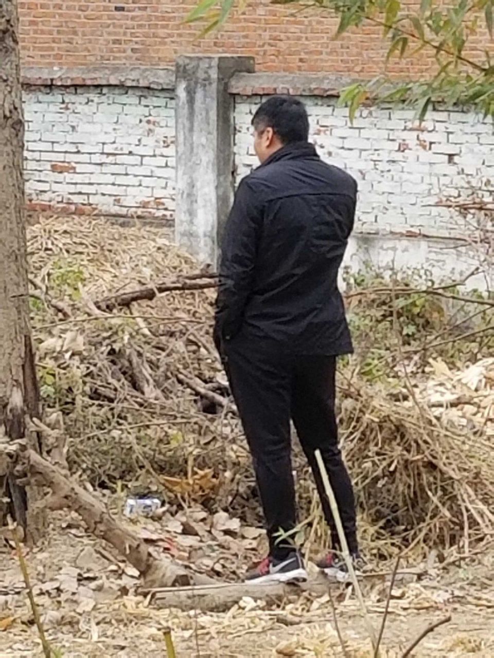 江苏省宿迁市泗洪县陈圩乡现港城木业厂员工贺某之前利用工作之便用