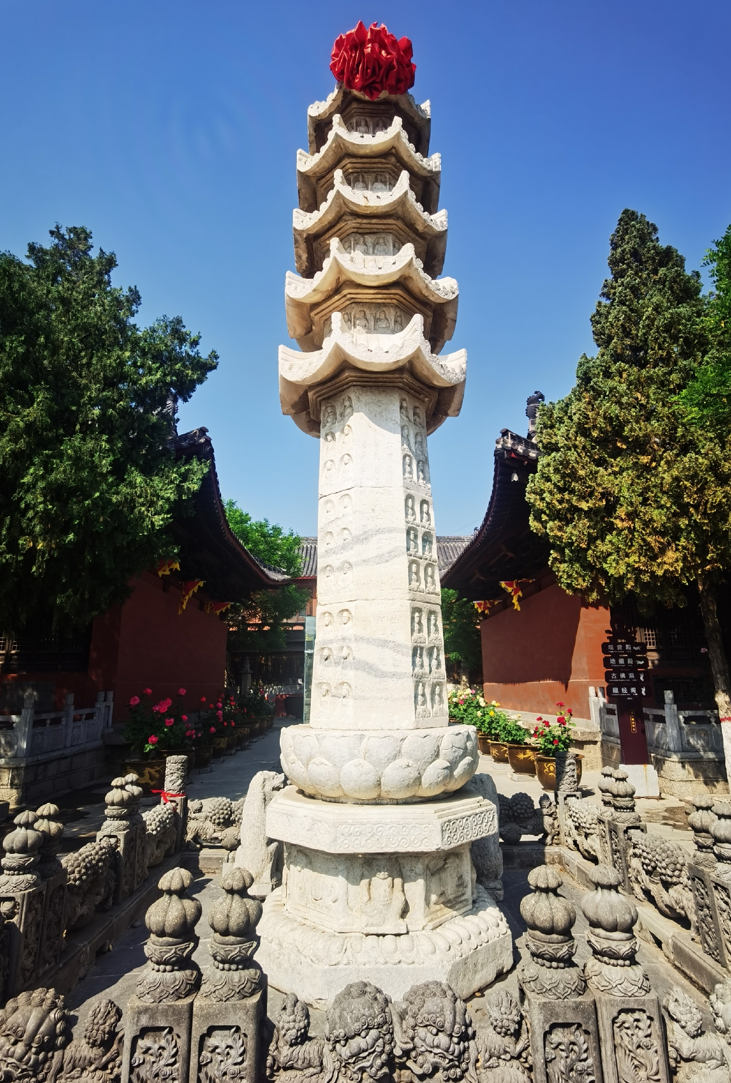 太行山下圆融寺又称"圆融无碍禅寺",位于修武县西村乡当阳峪村,集历代