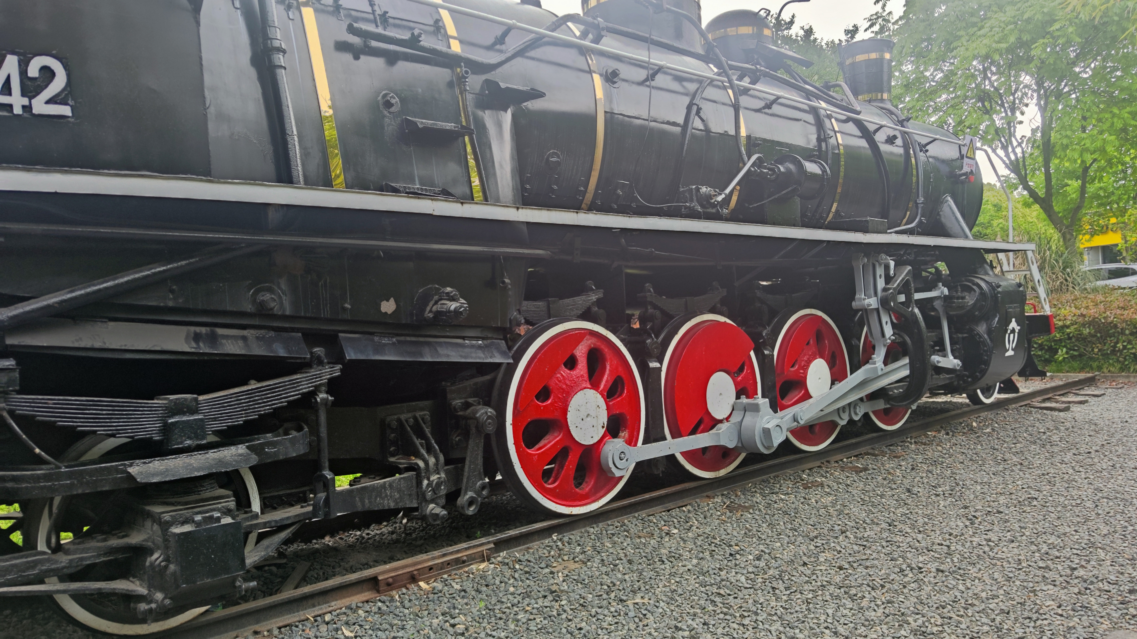 06"0942"老式蒸汽机车,仿佛从时空隧道中驶来,带给我无尽的惊奇与