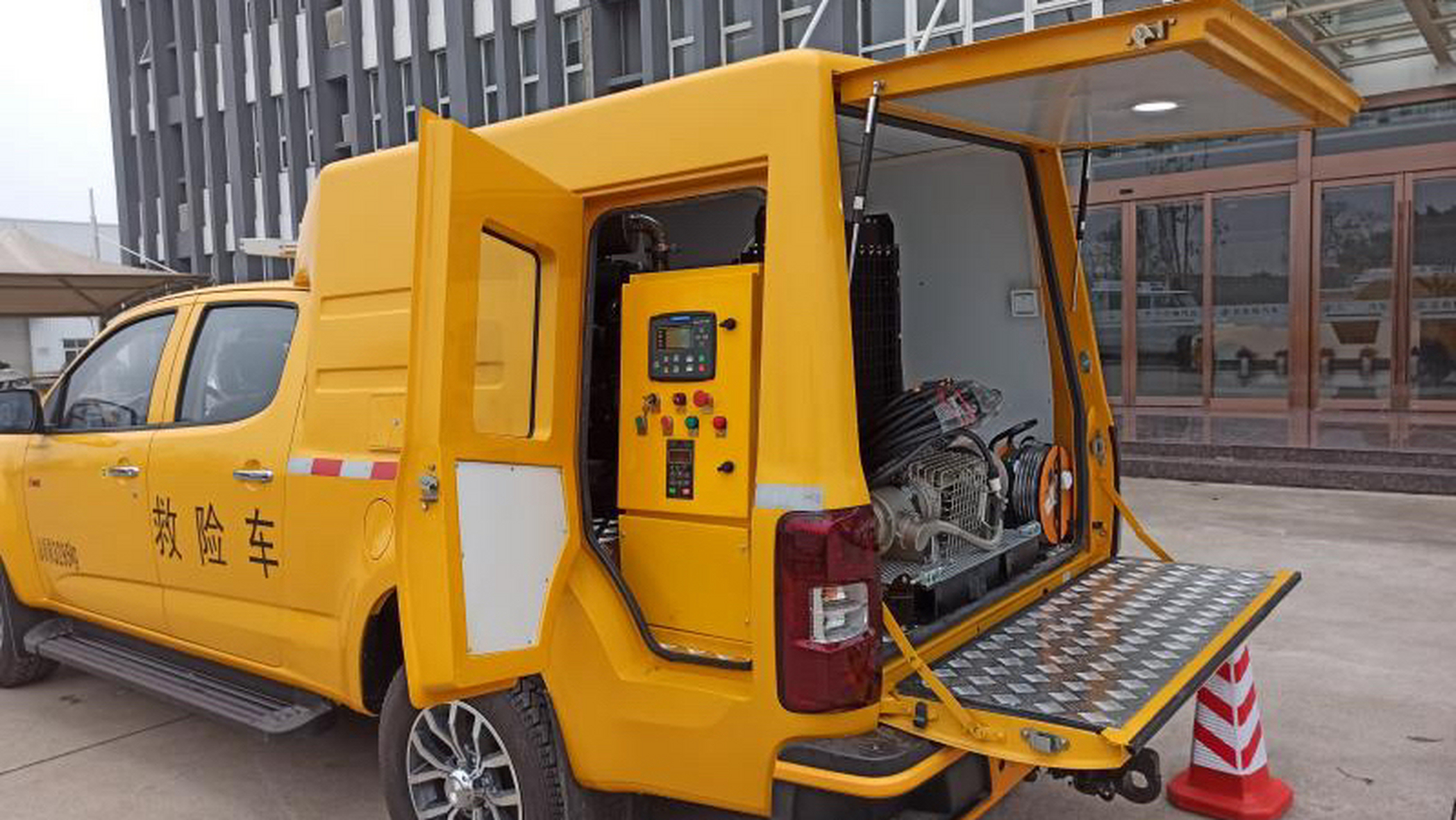 皮卡型排水工程抢险车