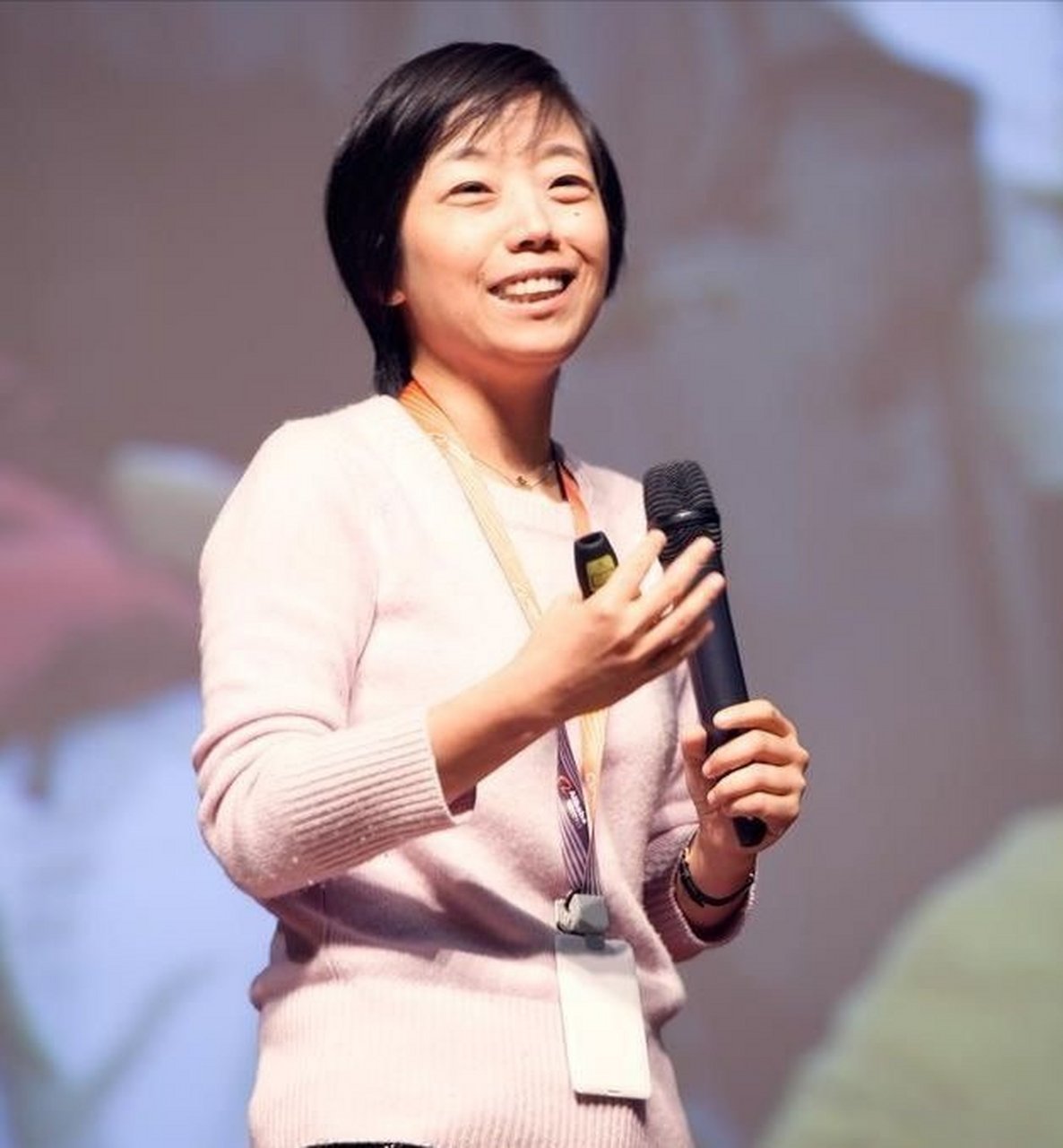 蒋芳:阿里巴巴内部的"反腐女王"】 此次调查淘宝总裁蒋凡的是令阿里