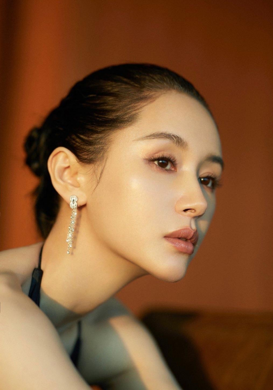 王子文的侧颜和正颜
