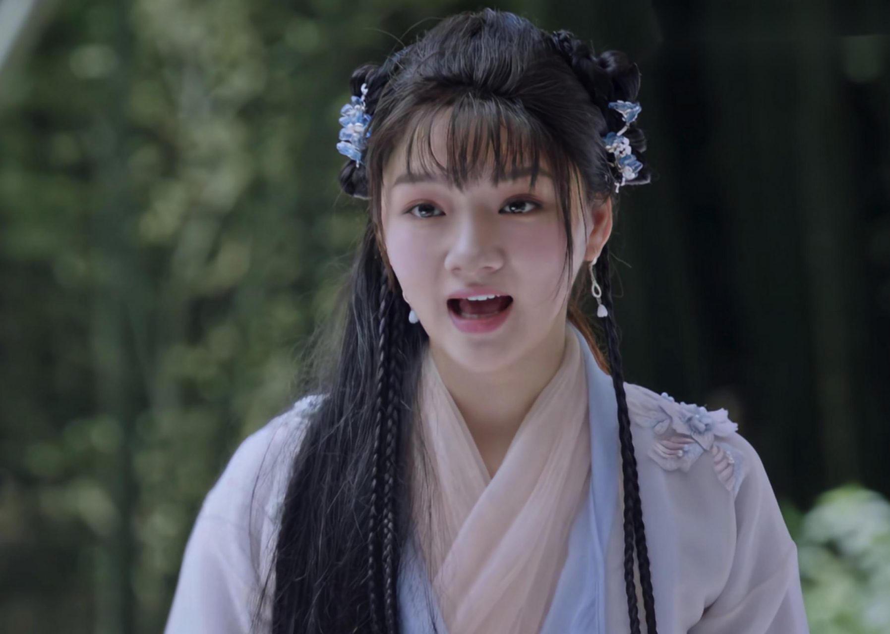 任敏这个大鼻头感觉不太适合当女主,要是微微调整一下就完美了