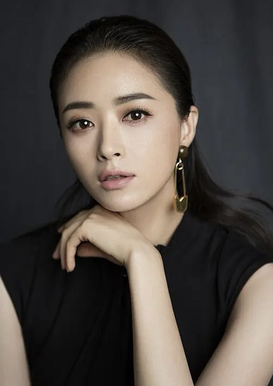 蒋欣才是新疆美女里最好看的吧