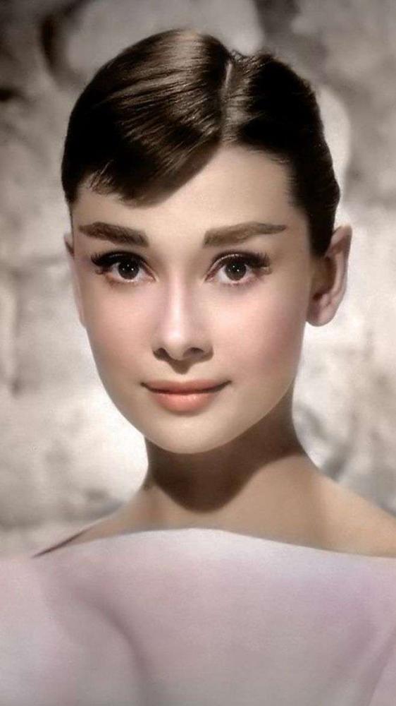 凯瑟琳·赫本,1907年5月12日出生于康涅狄格州首府哈特福德一个富有