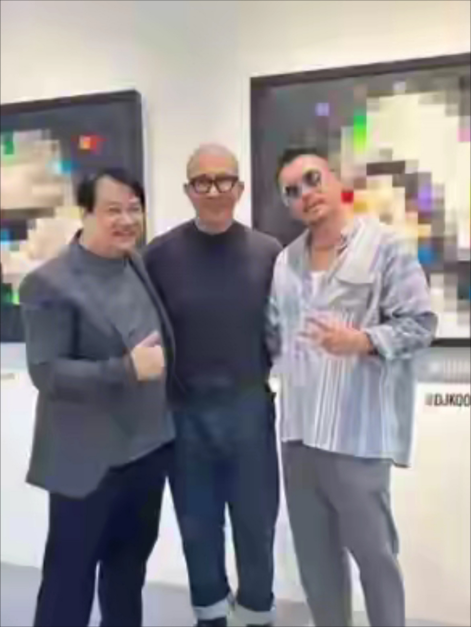 七夕节,光头送给大曲线一幅带有自己体温的画作,是以大曲线为模特创作