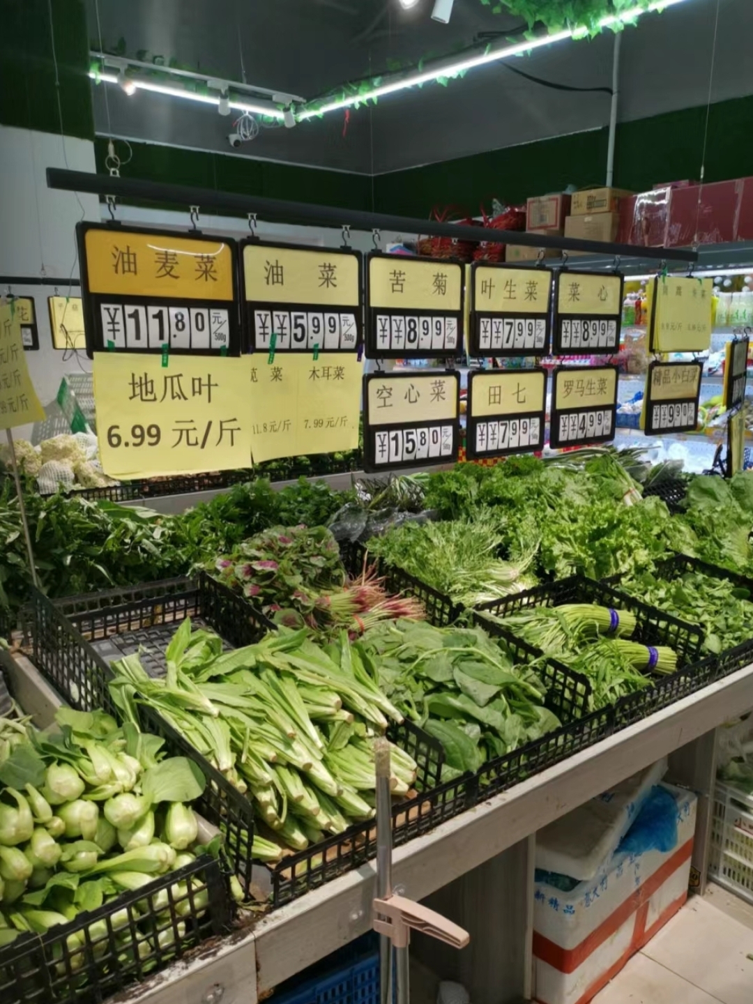 你看超市里面这些我们平常吃的很普通的蔬菜,100块钱代表什么?