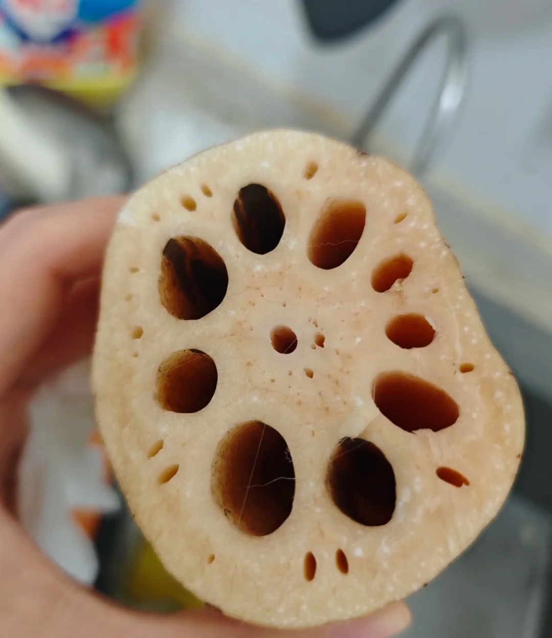 确实那藕的两头进不去泥,那这里面是什么东