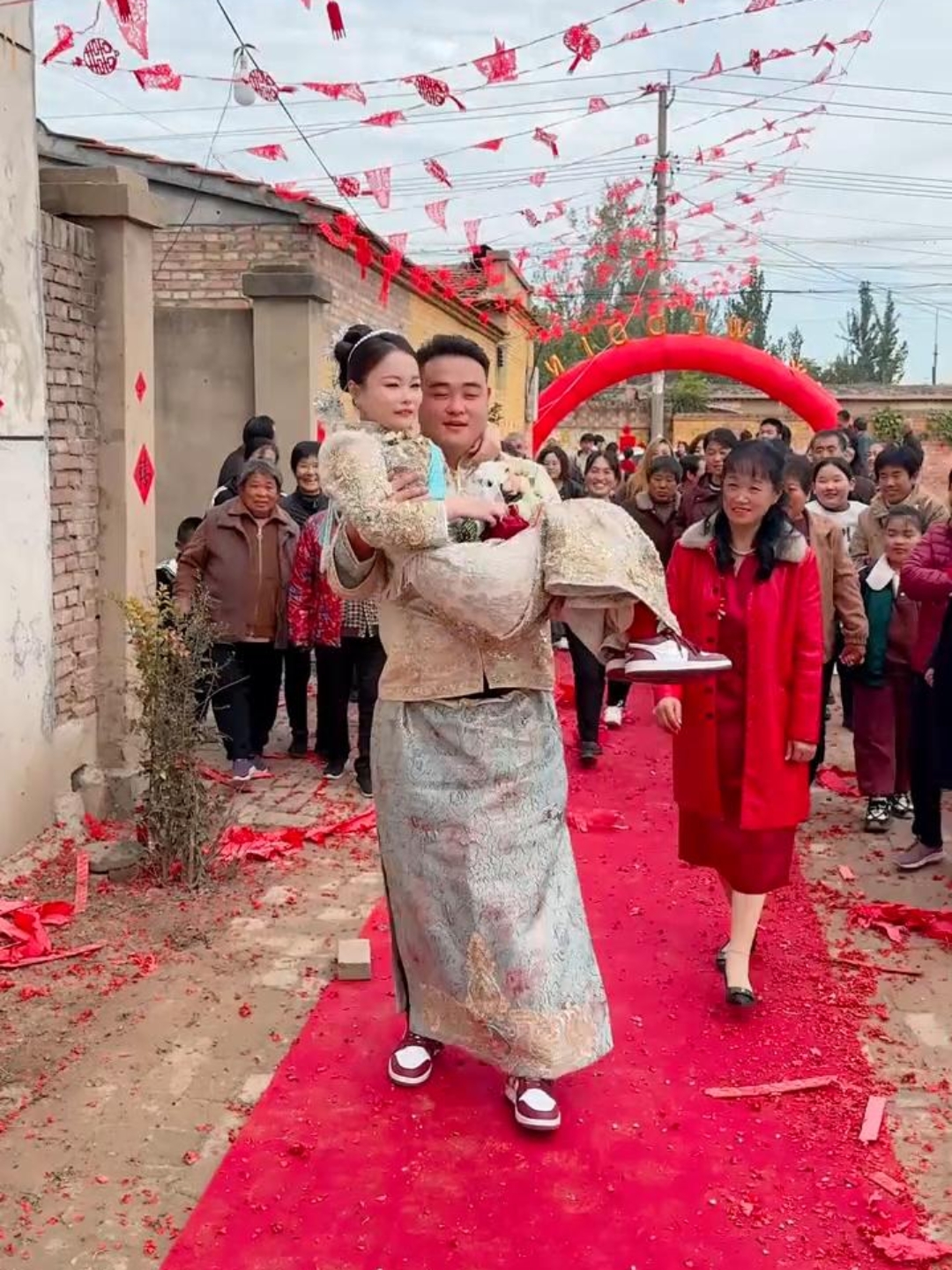 从这一刻,看到了新娘在新郎心目中的地位