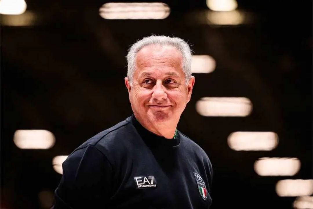 意大利女排教练直接冲上了热搜!