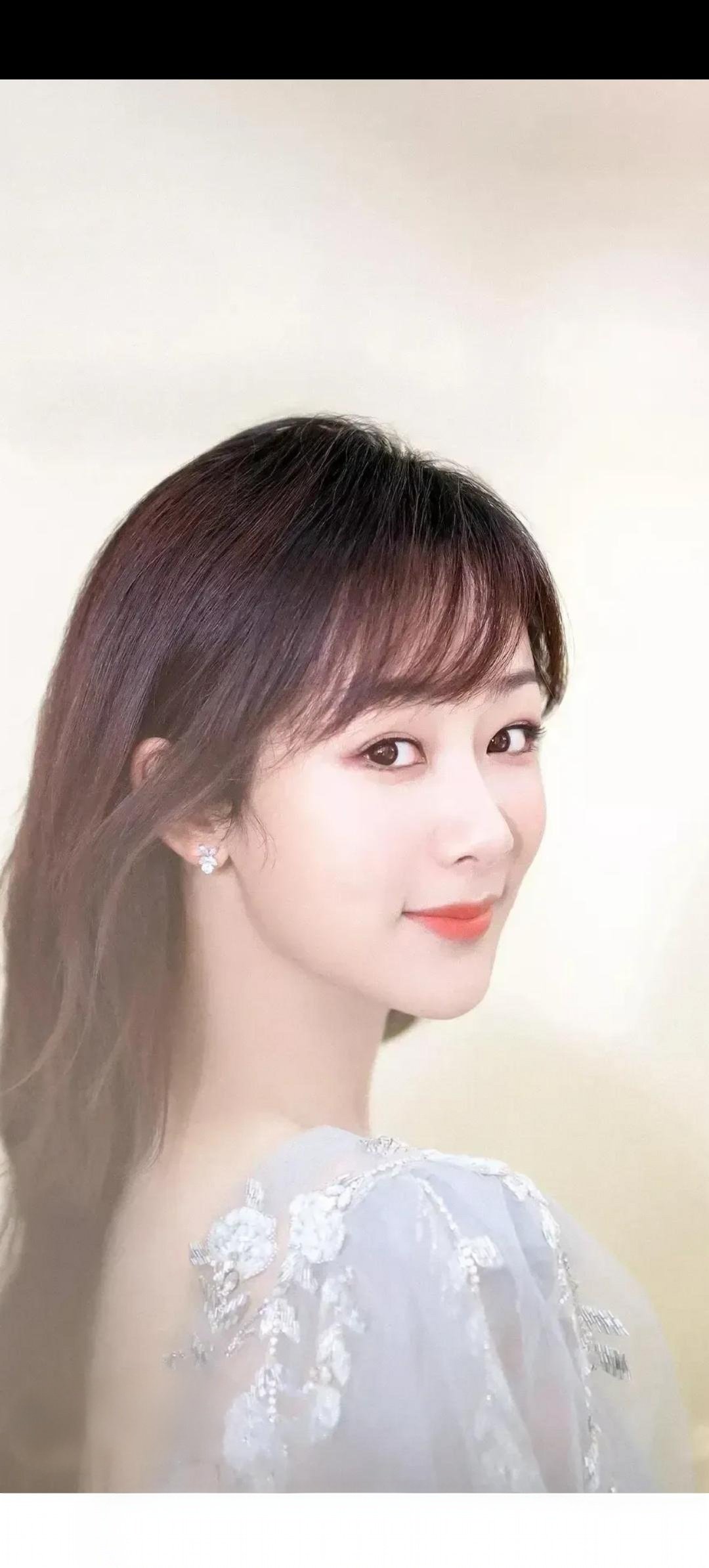 "  这时一旁的黄子韬icon插了一句话:"你也给我介绍一个呗!