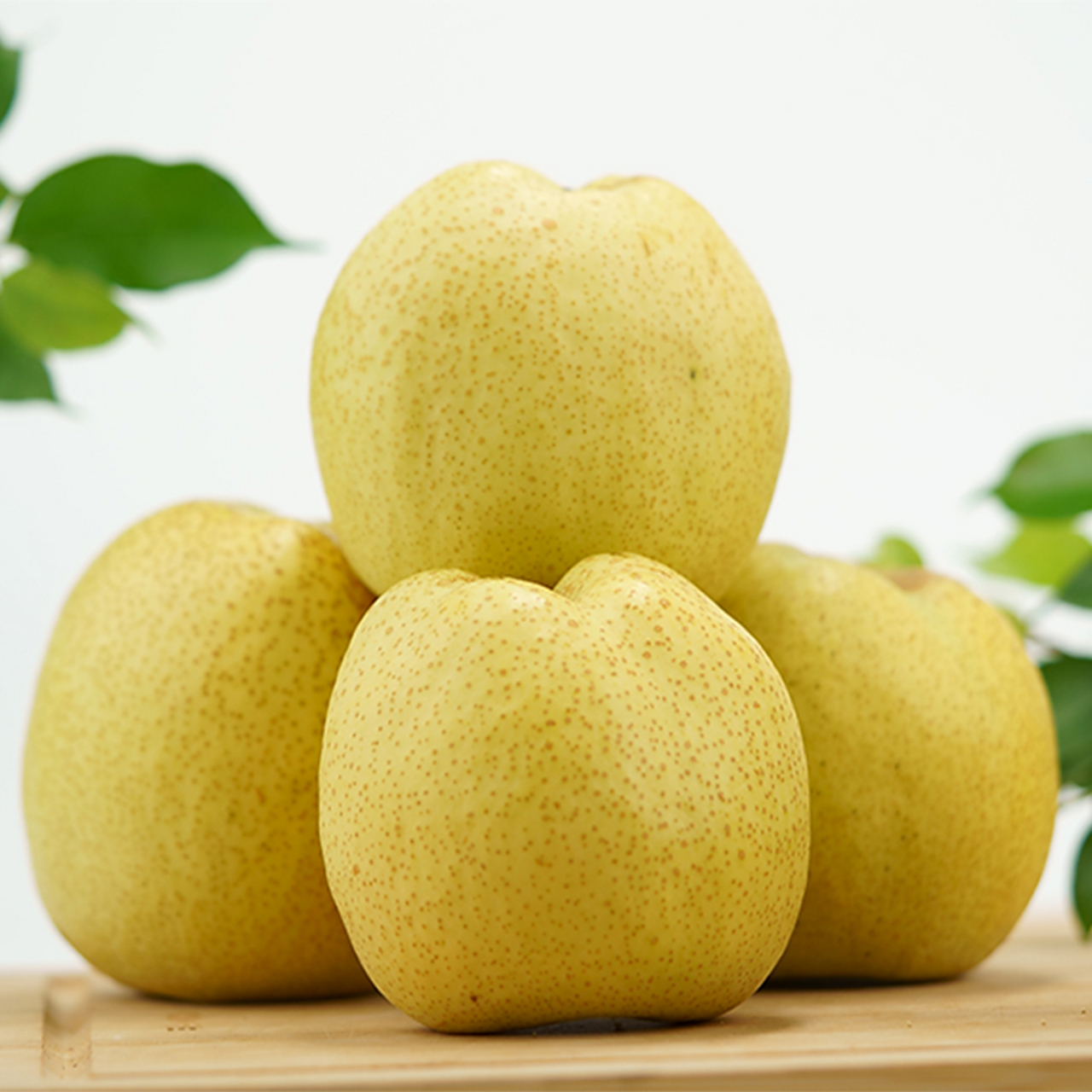 砀山酥梨是中国著名的水果之一,其质地鲜嫩爽脆,甜度高,汁水丰富,备受