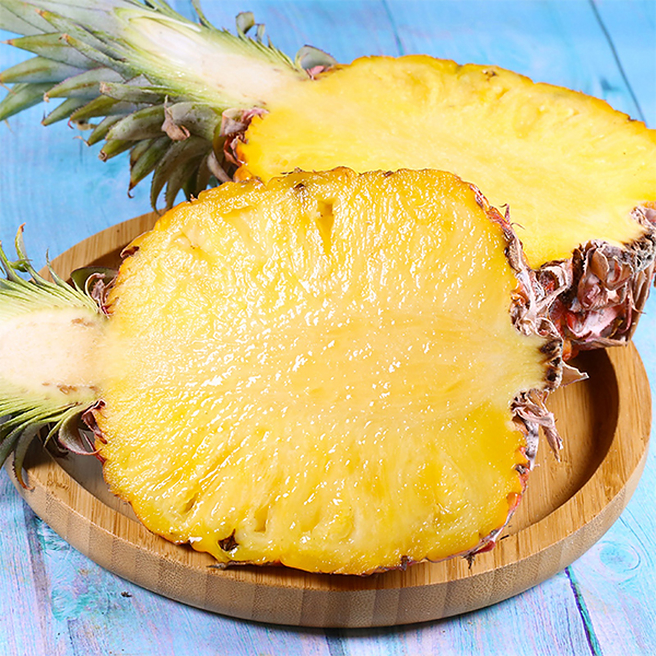 它的果实呈现出金黄色的外观,散发着迷人的香气,让人一见难忘.