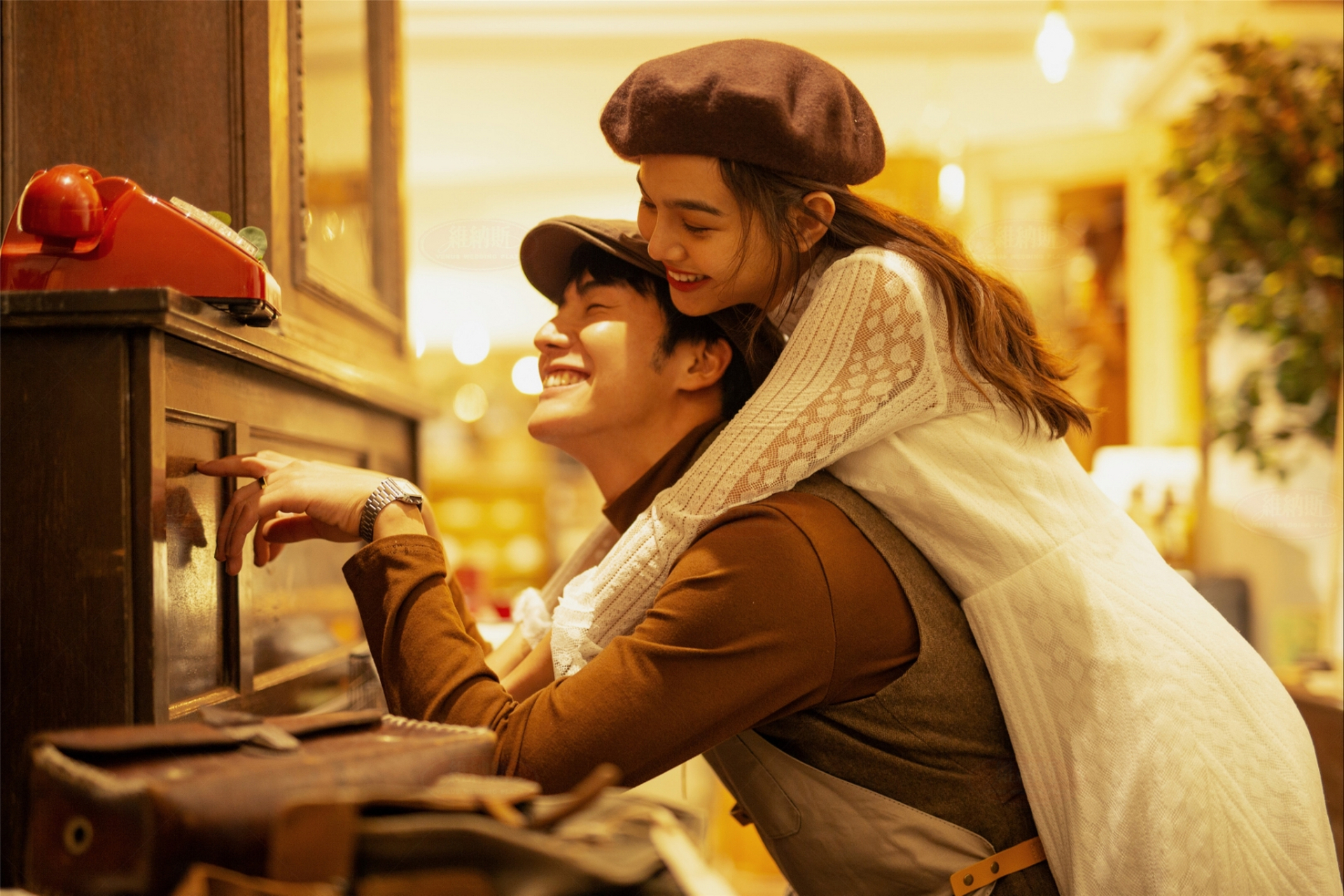 刚谈恋爱时:宝宝我爱你,我要和你永远在一起,"我们永远不分开