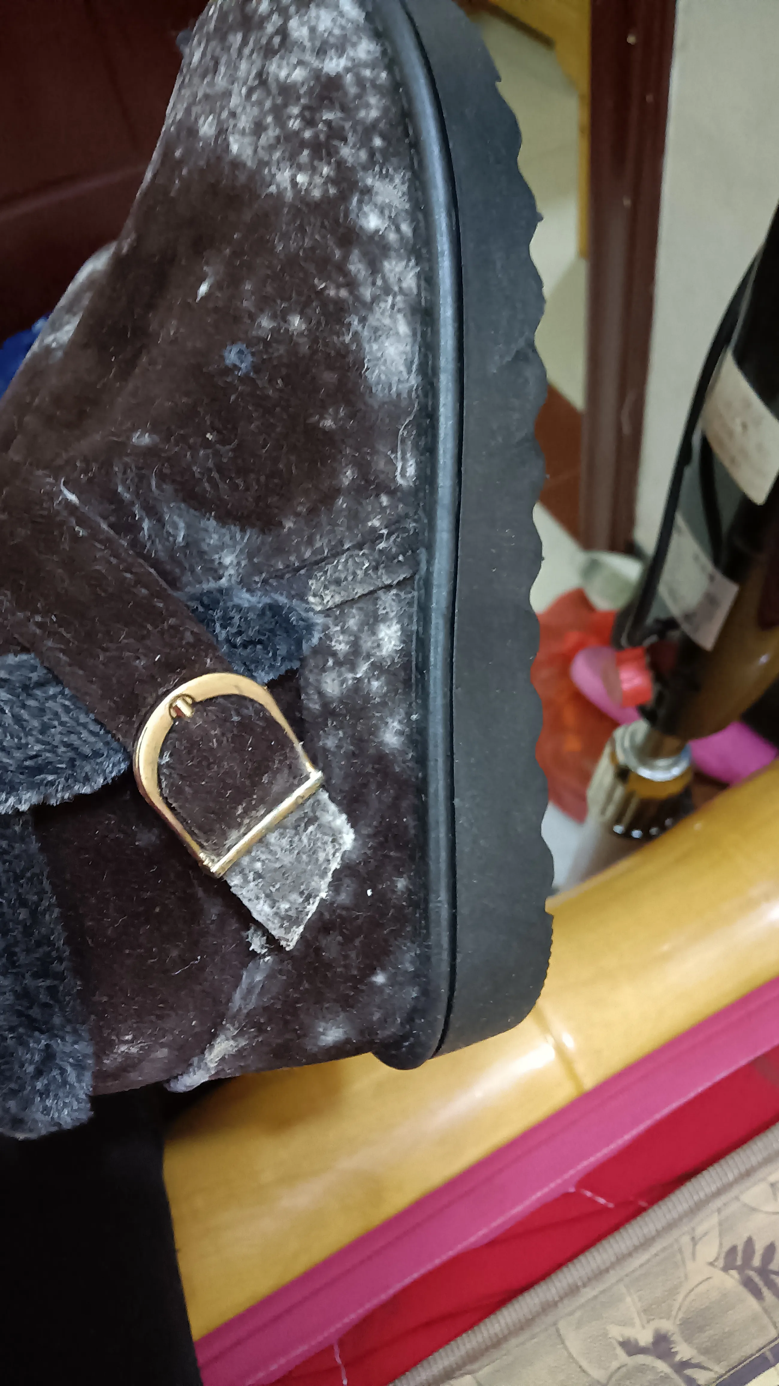 你们网上购物,有没鞋发霉皮鞋发霉发霉的东西鞋子发霉了还能穿吗绒面