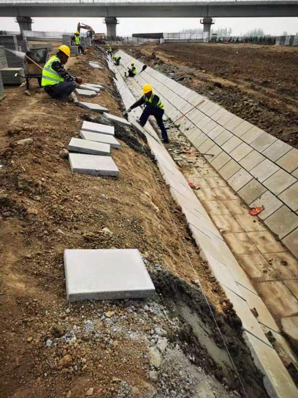 朋友小陈原来是跟着老板打工的,一年能挣个十多万块