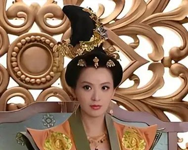 李隆基小时候也经历了不少波折,后来武则天去世,李显接过了皇位