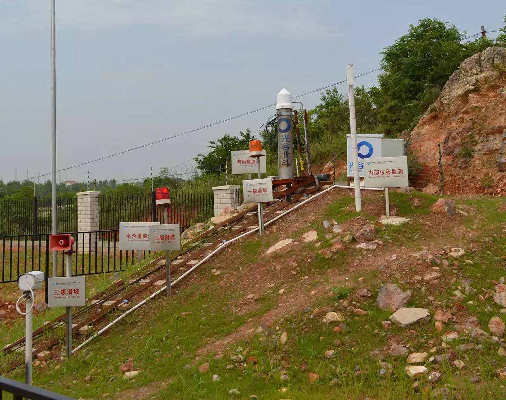 北斗厘米级监测地质系统让大规模山体滑坡的湖南老乡躲过一劫;探地