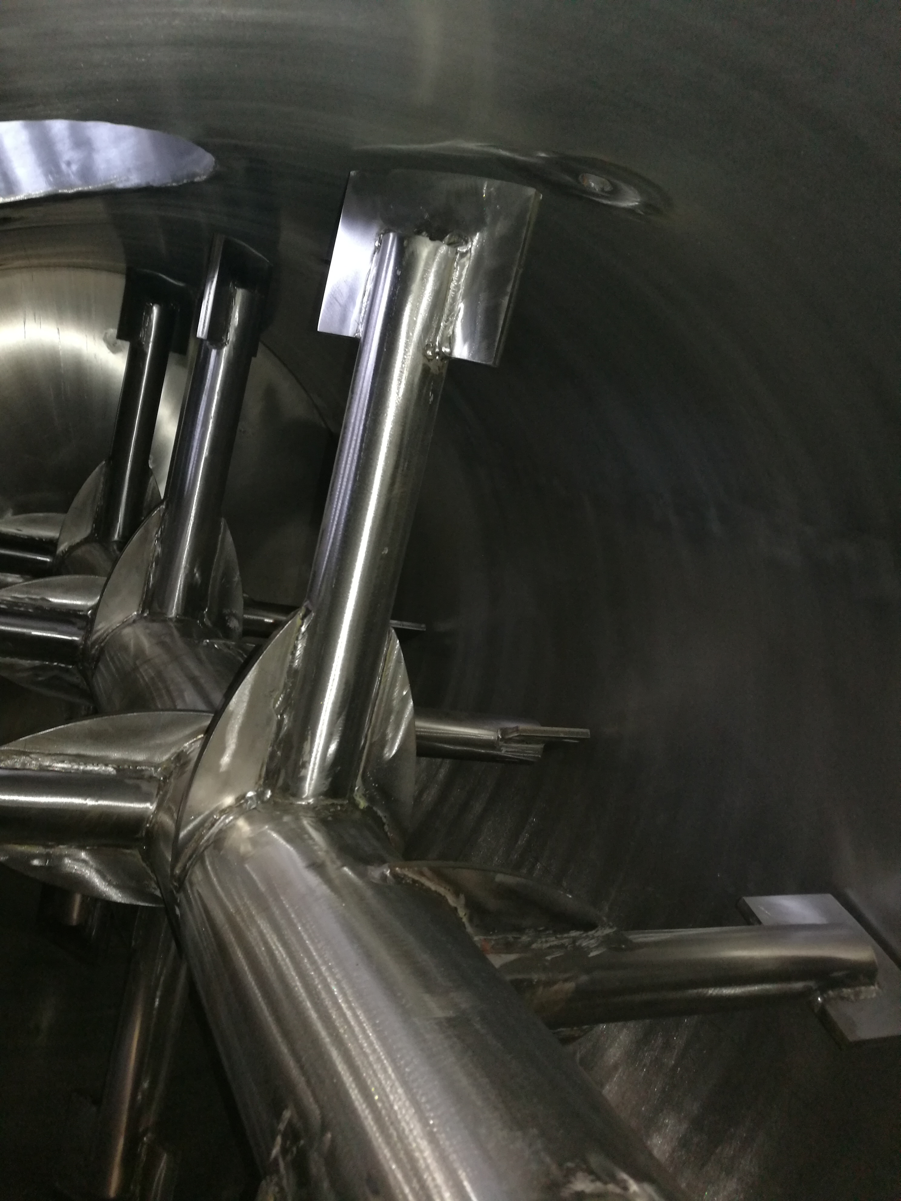 真空耙式干燥机,常州日翔干燥主营产品  干燥机主要部件: 1,筒体机架