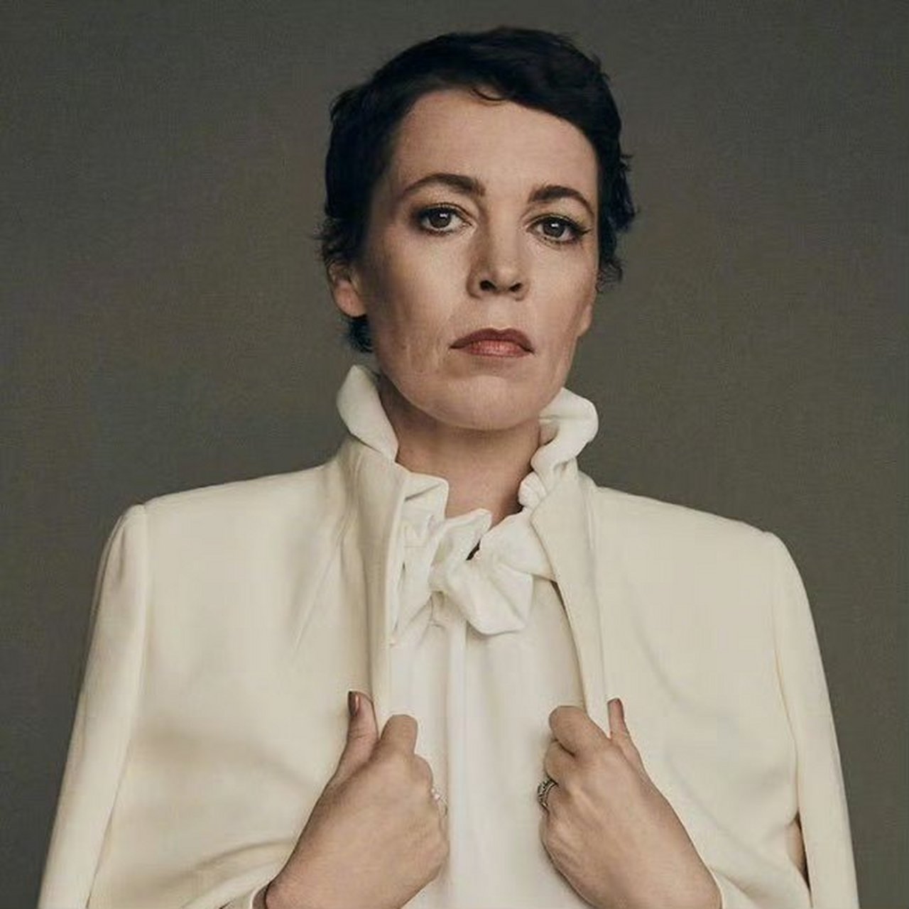 本尼迪克特·康伯巴奇,奥利维娅·科尔曼将主演杰伊·罗奇执导的黑色