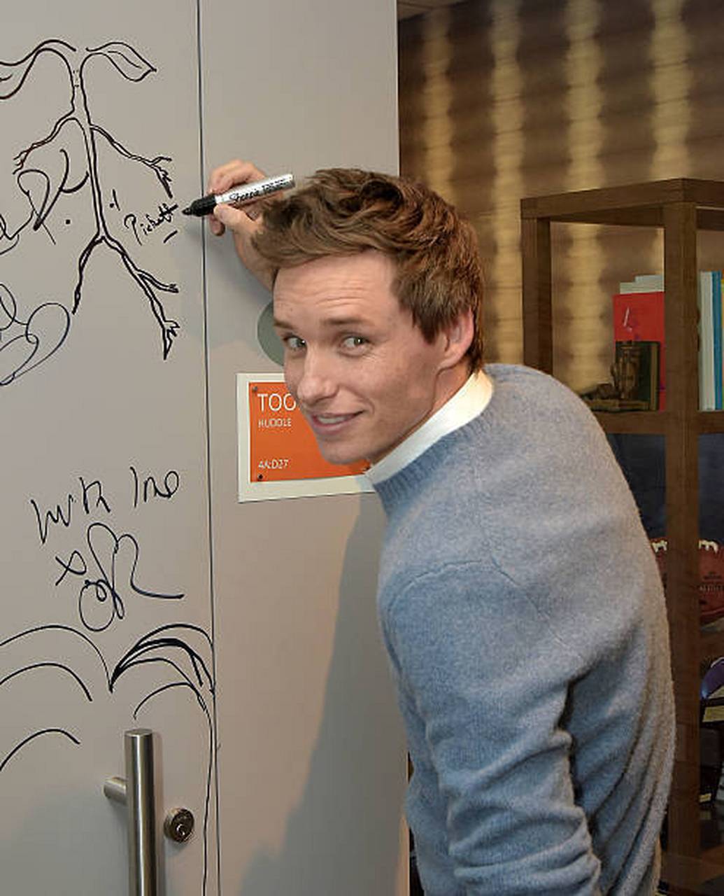 《娱乐周刊》报道:埃迪·雷德梅恩再次出演巫师/神奇动物学家纽特