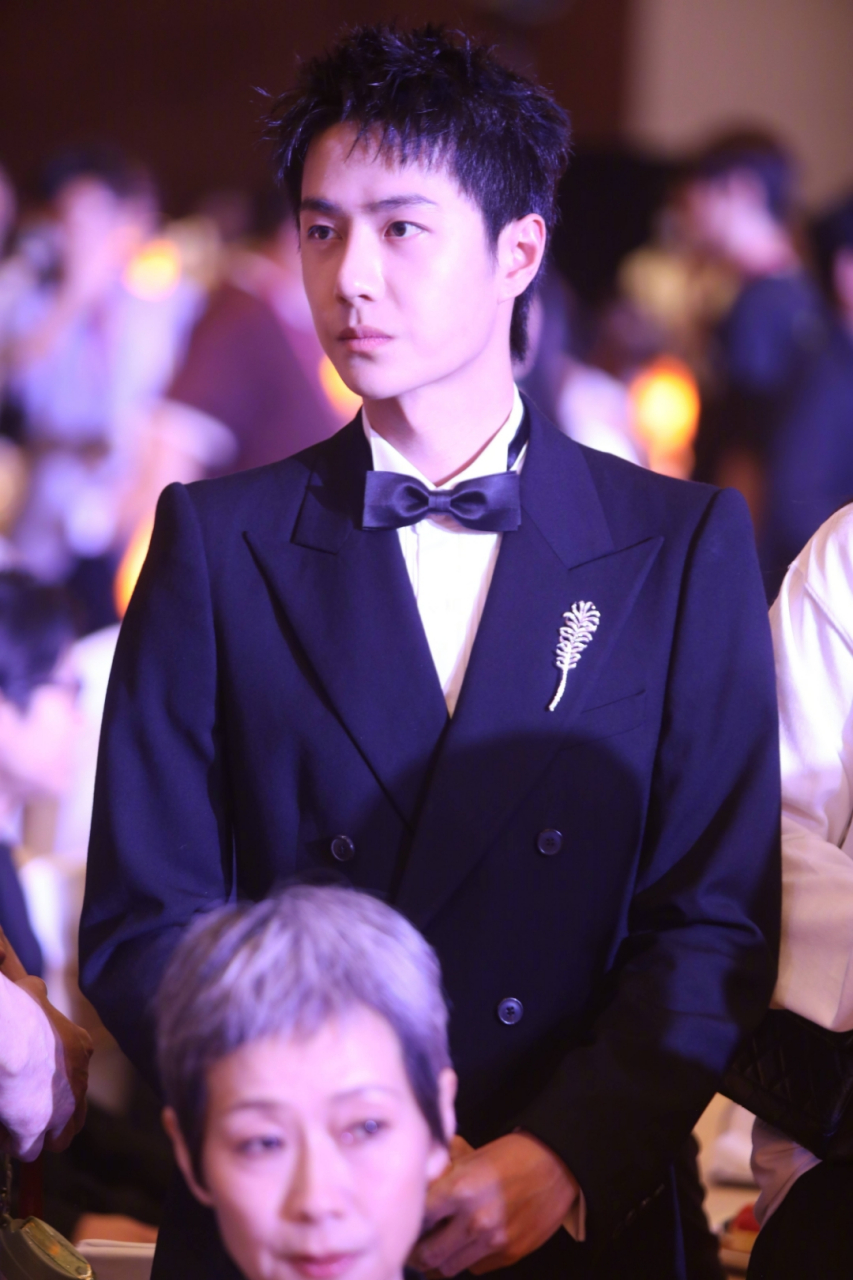 【#王一博亮相金鸡奖提名者表彰仪式#】王一博 亮相第36届#金鸡奖