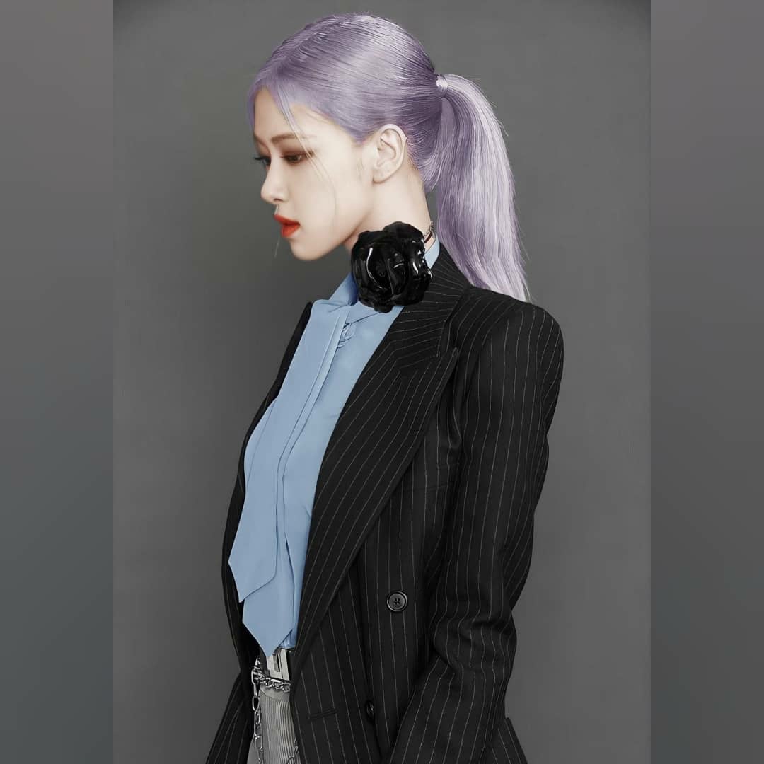 朴彩英黑白条纹西装