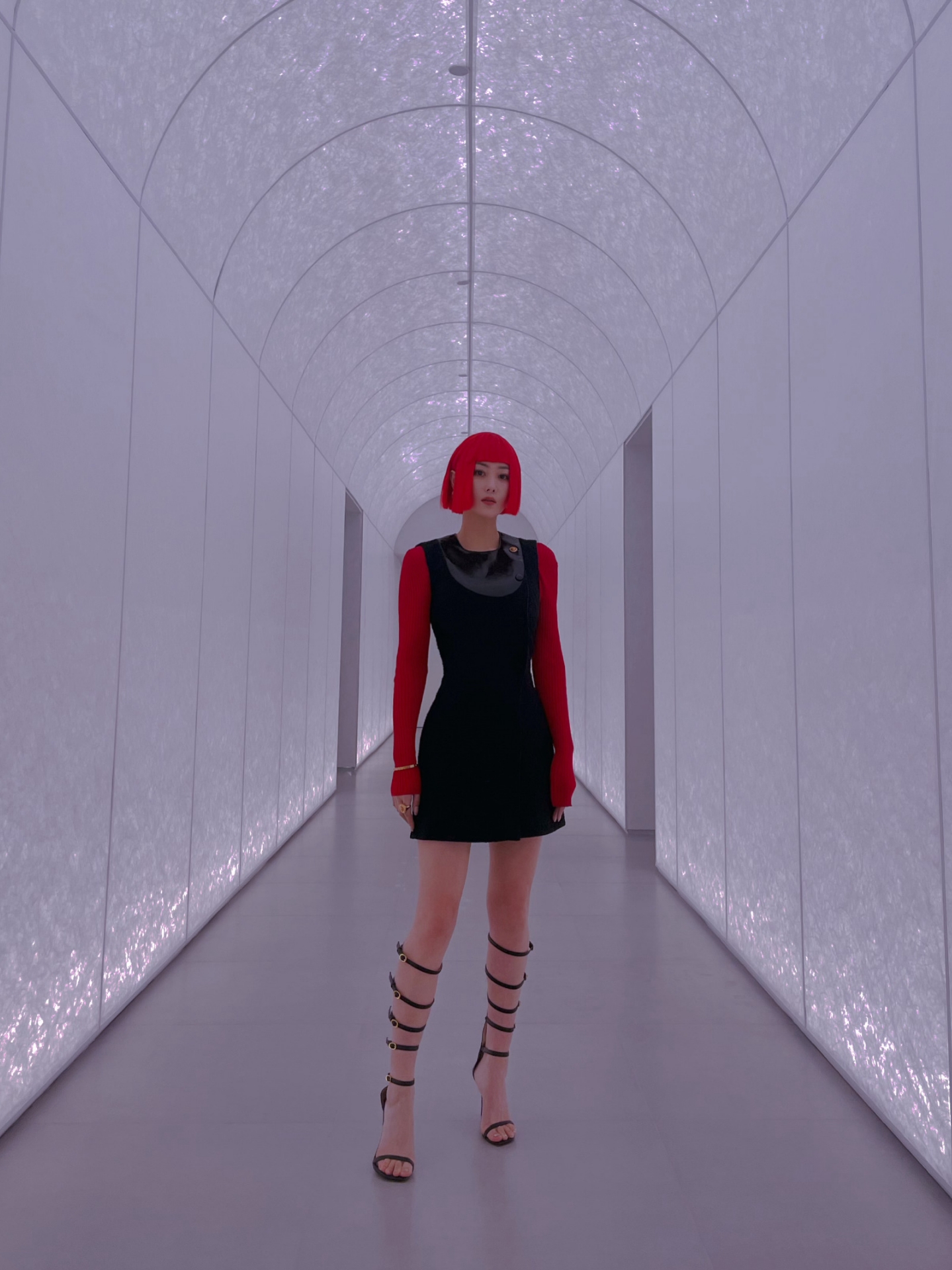 张馨予红白发造型