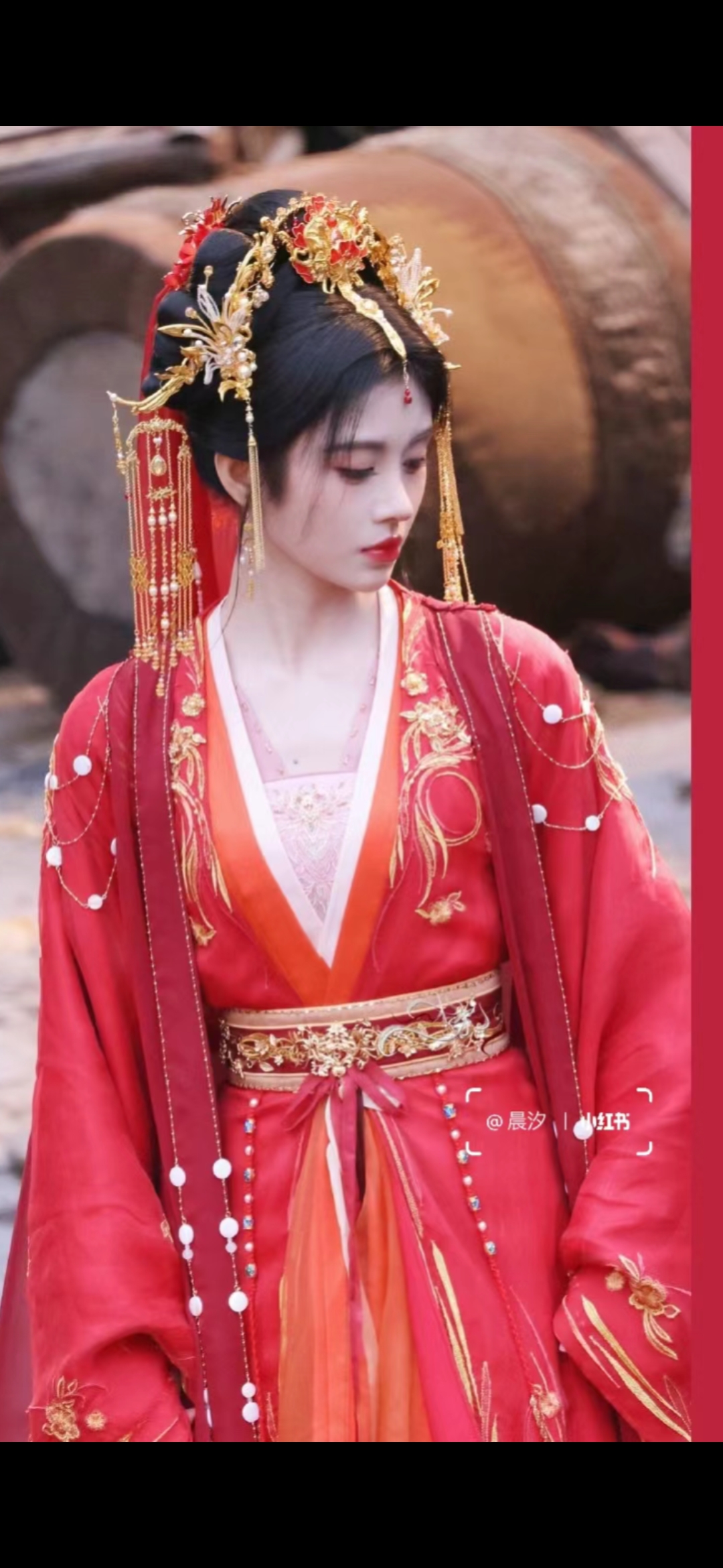 鞠婧祎和迪丽热巴比美,你选谁?
